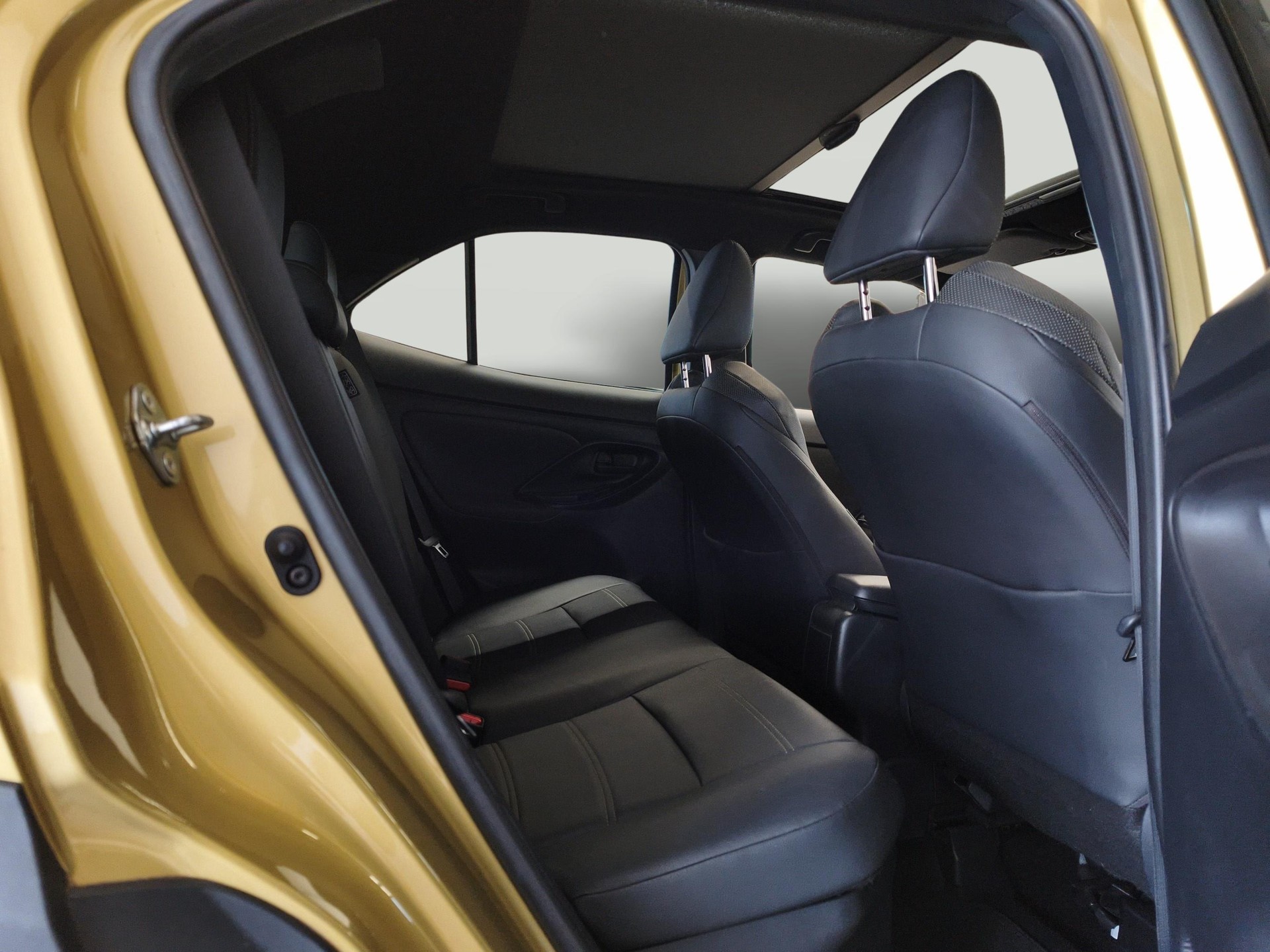 TOYOTA Yaris Cross 1.5 VVT-i HSD Premiere Edition AWD-i + Gancio traino amovibile incluso-image-11