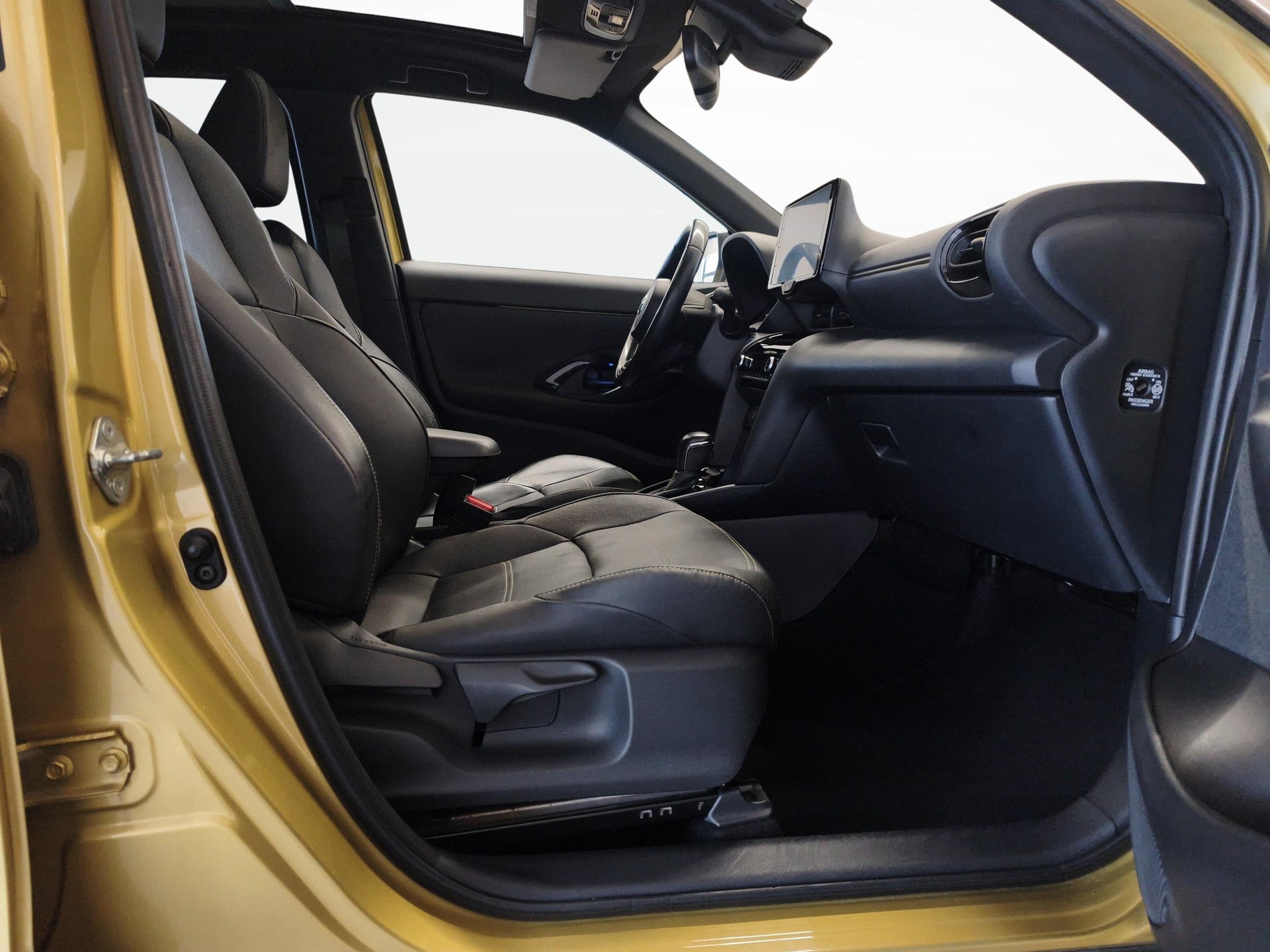 TOYOTA Yaris Cross 1.5 VVT-i HSD Premiere Edition AWD-i + Gancio traino amovibile incluso-image-9