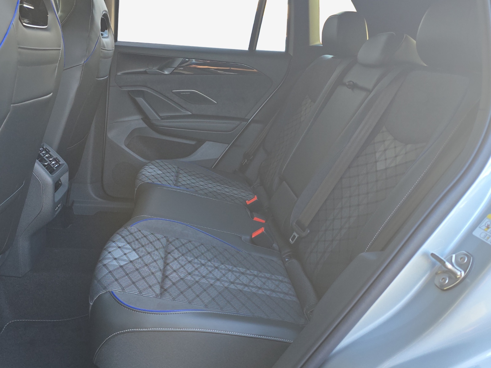 VW Tiguan 2.0 TSI DSG R-Line United 4Motion-image-11