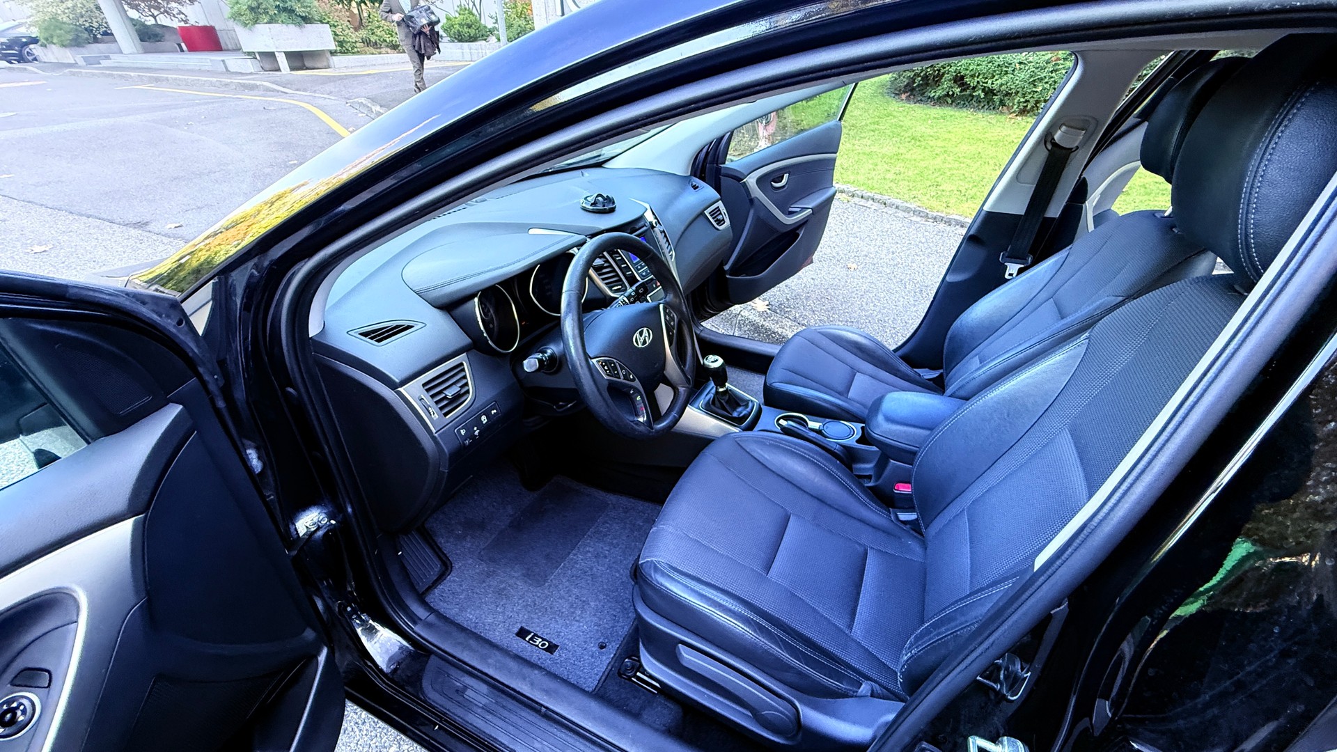 HYUNDAI i30 Wagon 1.6 GDI Style-image-9