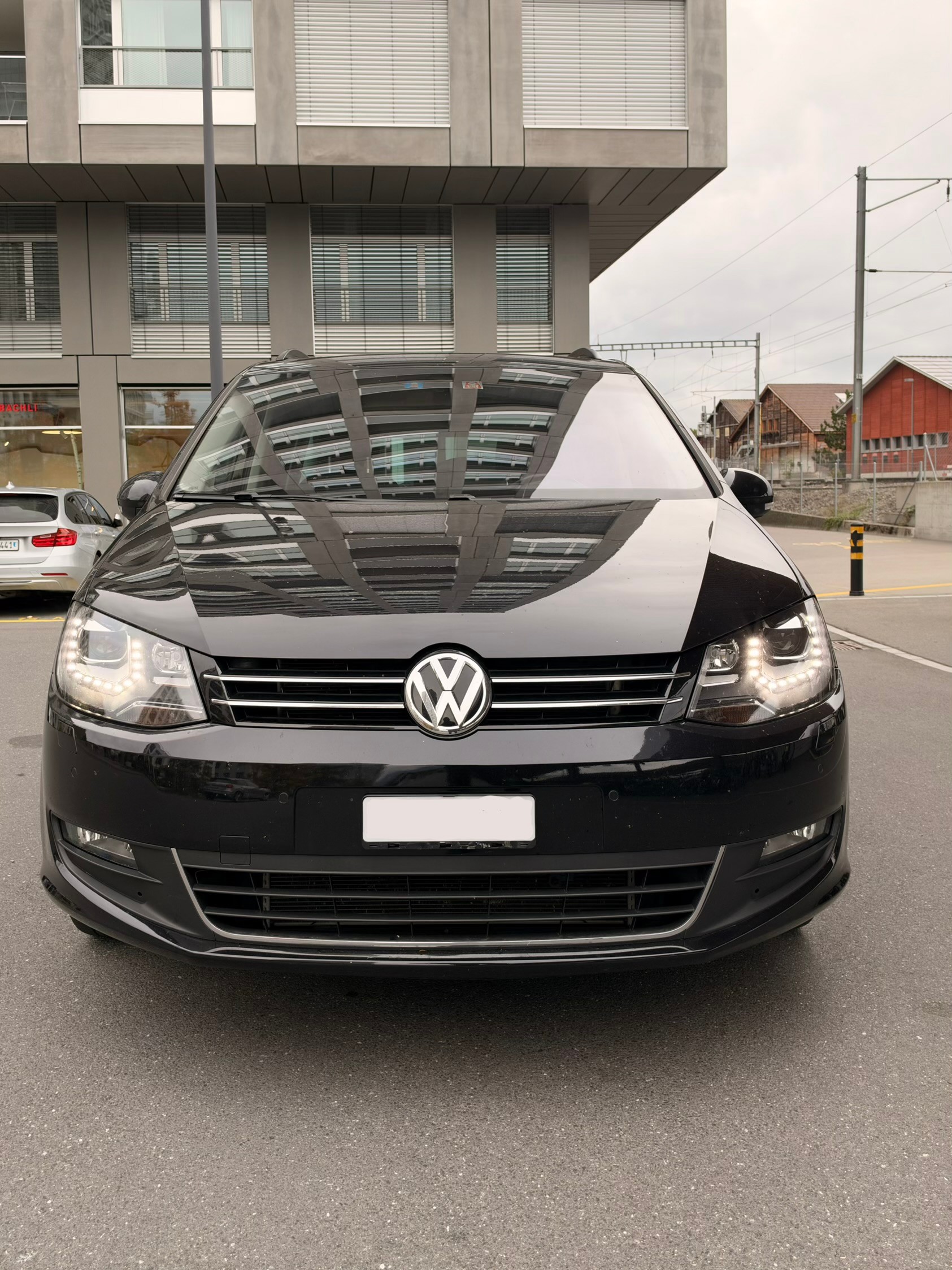 VW Sharan 2.0 TDI 4Motion-image-1