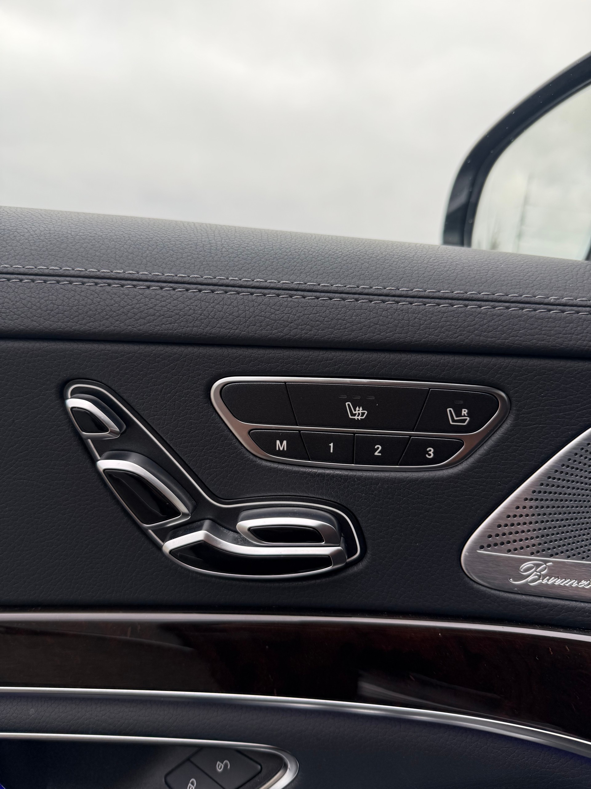 MERCEDES-BENZ S 560 4Matic 9G-Tronic-image-12