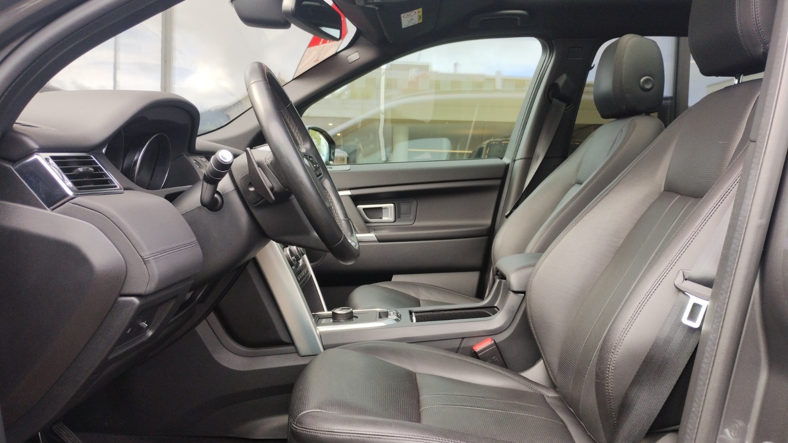 LAND ROVER Discovery Sport 2.0 SD4 SE AT9-image-6