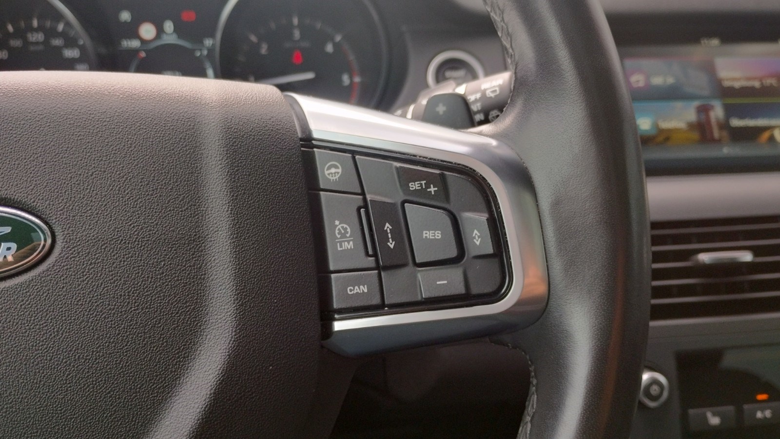 LAND ROVER Discovery Sport 2.0 SD4 SE AT9-image-13
