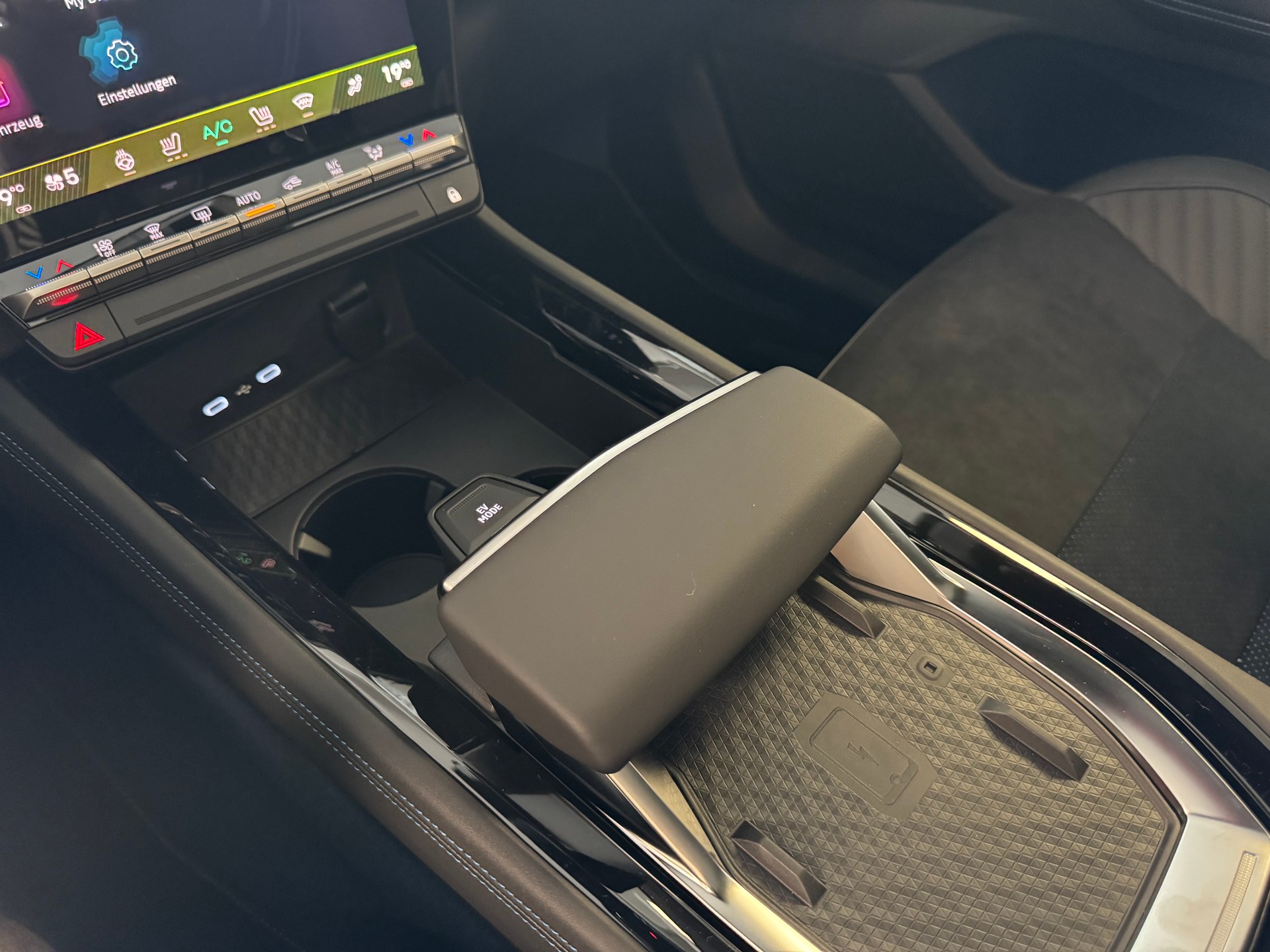 RENAULT RAFALE HYBRID E-TECH Atelier Alpine hyper hybrid E-Tech 4x4 300PS plug-in-image-18