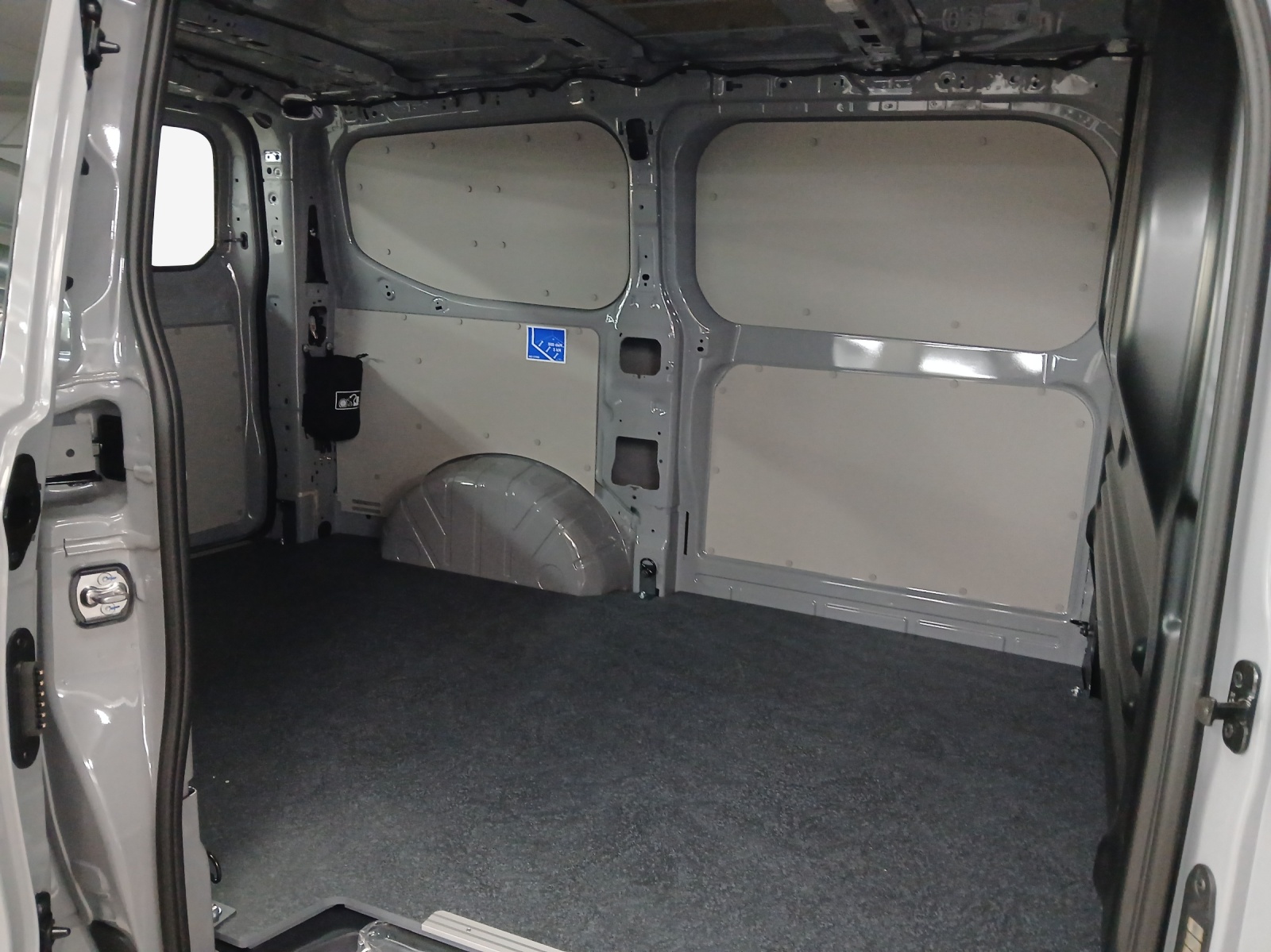VW Transporter 2.0 TDI Automat-image-11