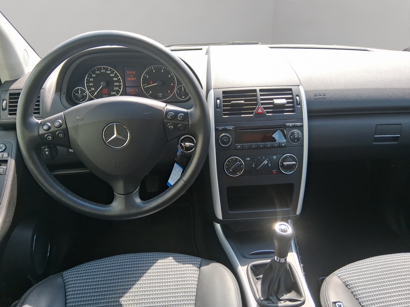 MERCEDES-BENZ A 200 T Avantgarde-image-9