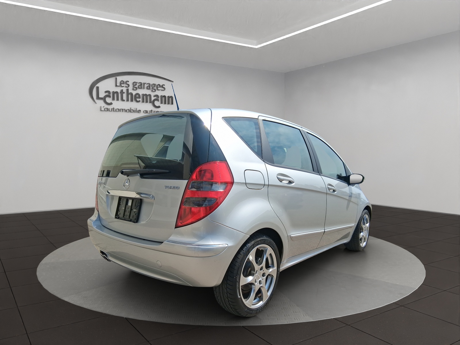 MERCEDES-BENZ A 200 T Avantgarde-image-4