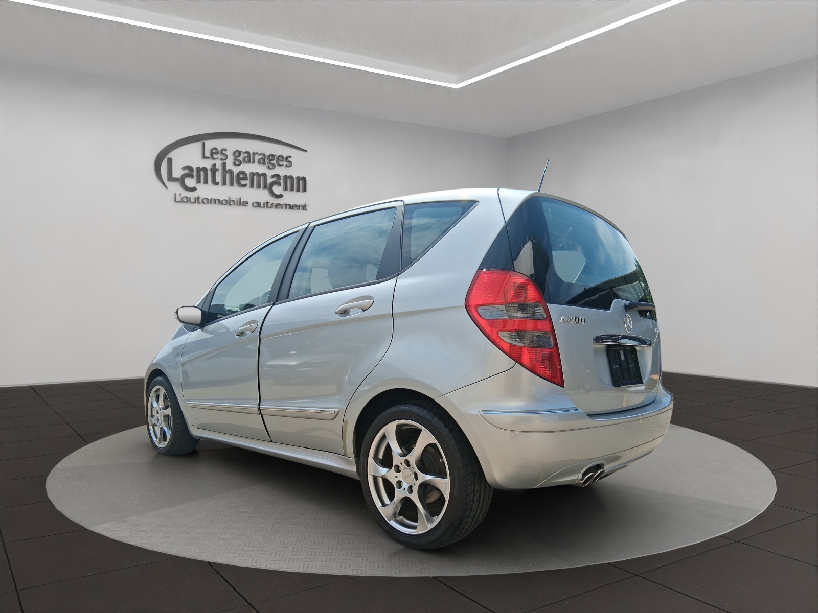 MERCEDES-BENZ A 200 T Avantgarde-image-2