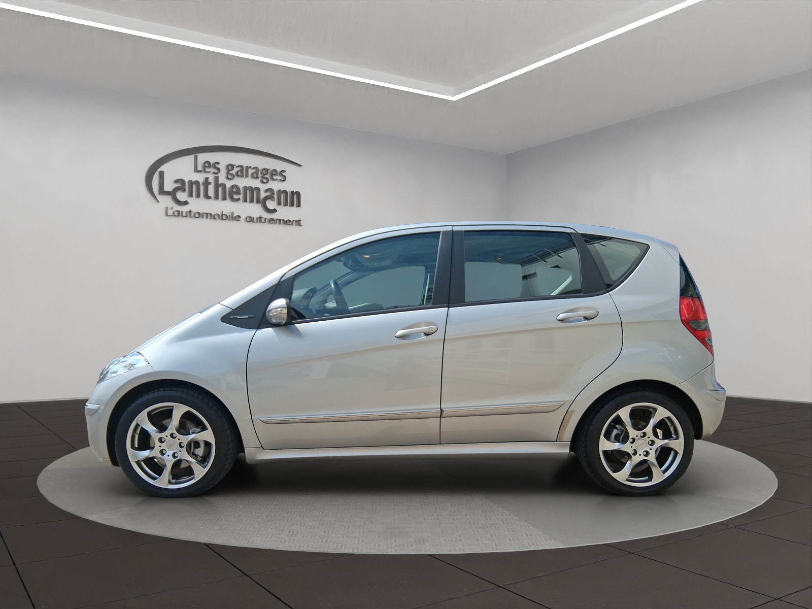 MERCEDES-BENZ A 200 T Avantgarde-image-1