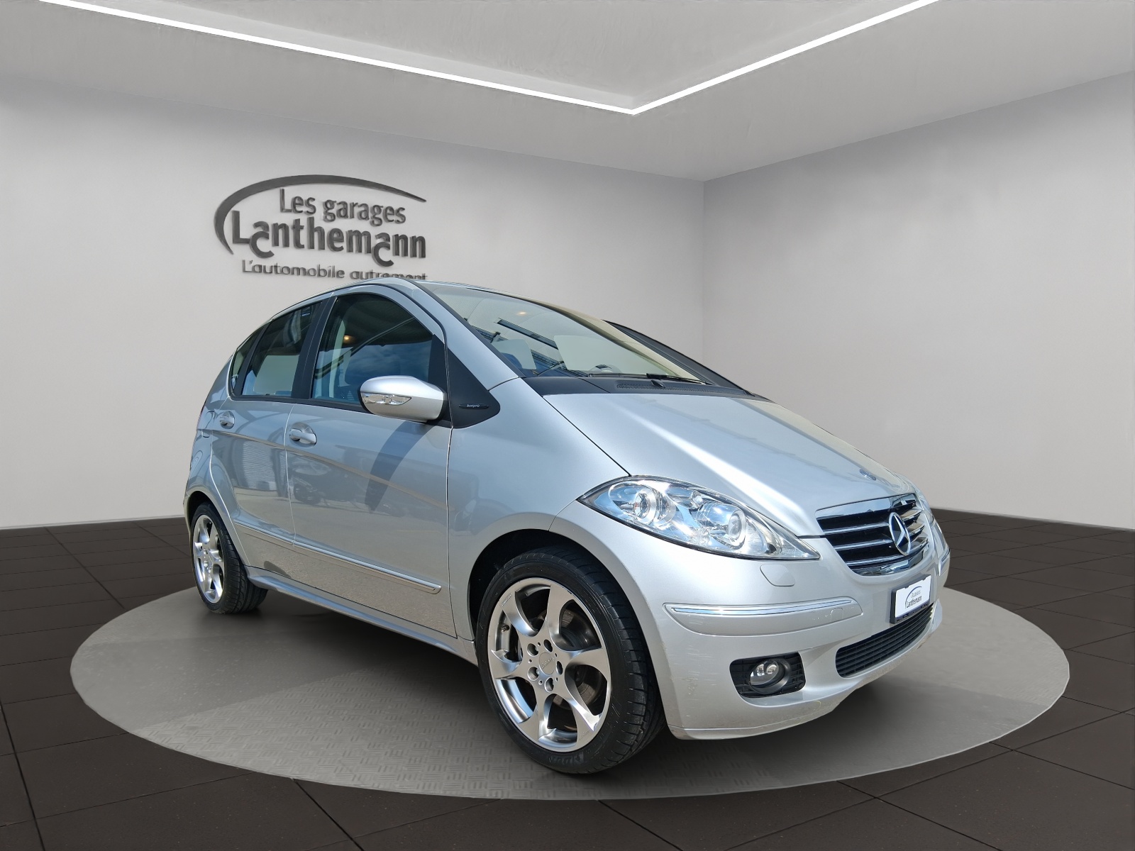 MERCEDES-BENZ A 200 T Avantgarde-image-5