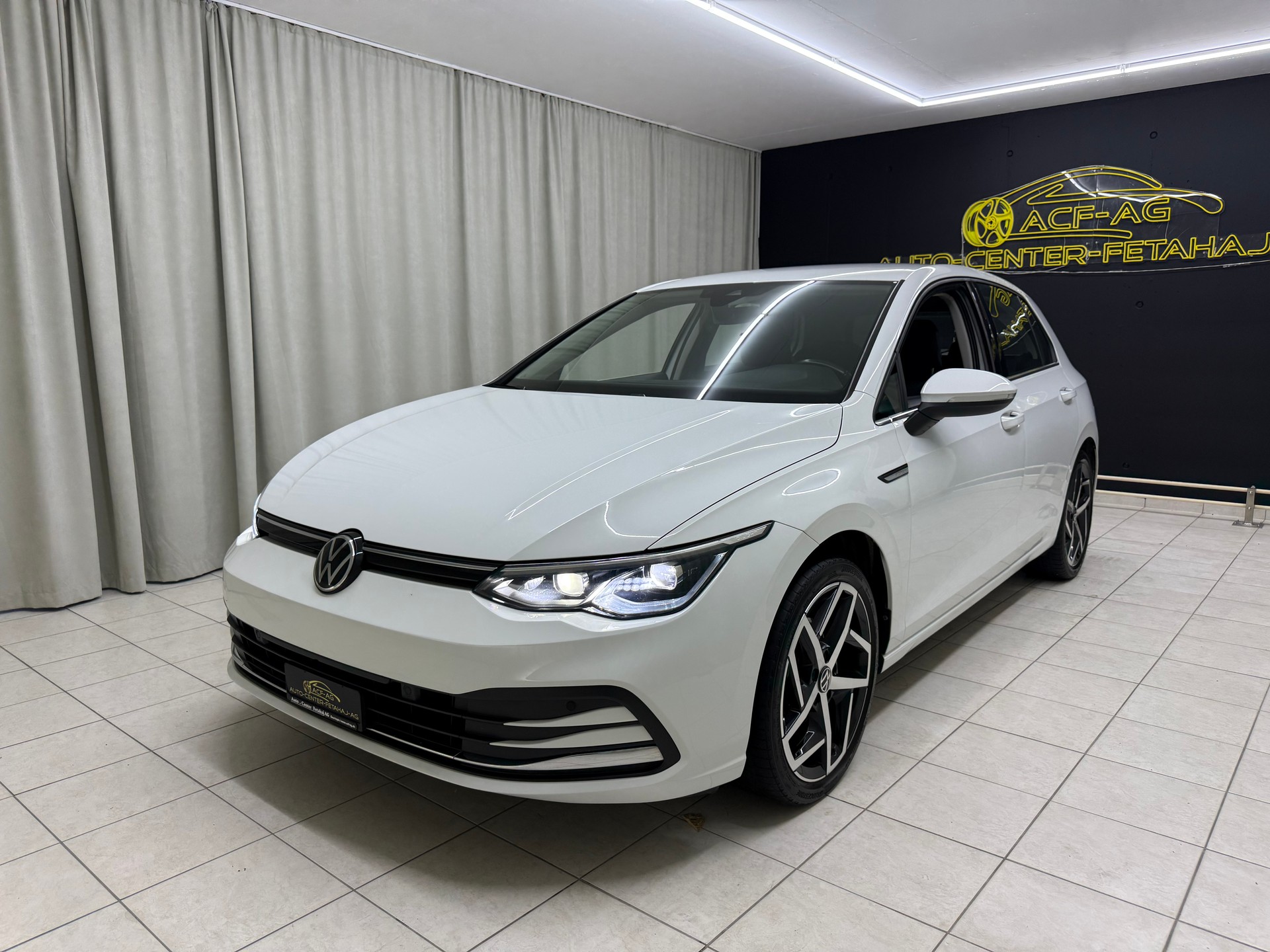 VW Golf 1.5 TSI ACT First Edition-image-0