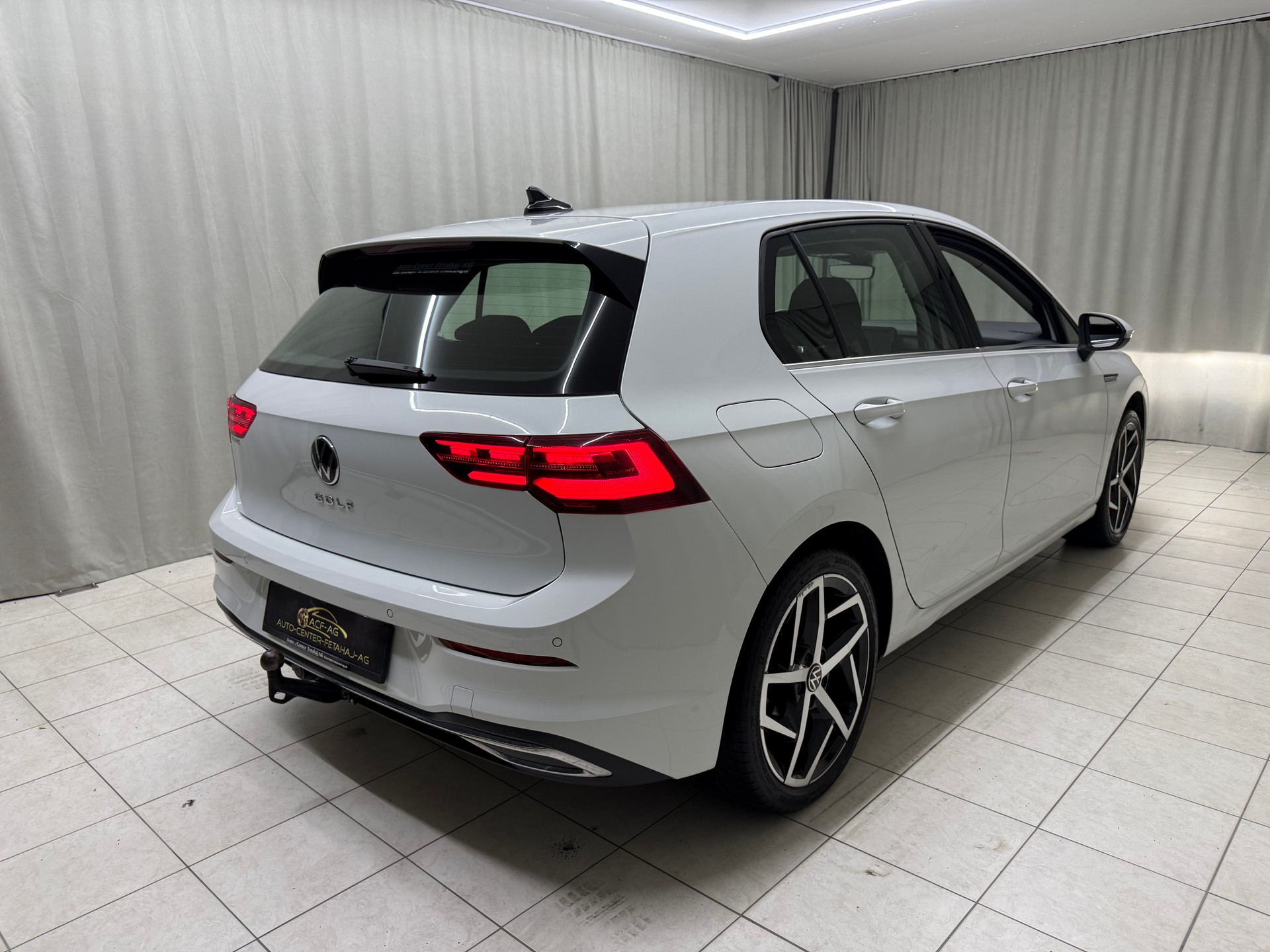 VW Golf 1.5 TSI ACT First Edition-image-3