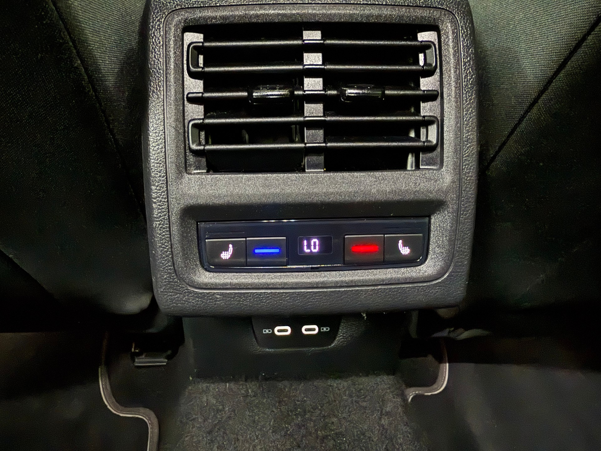 VW Golf 1.5 TSI ACT First Edition-image-9
