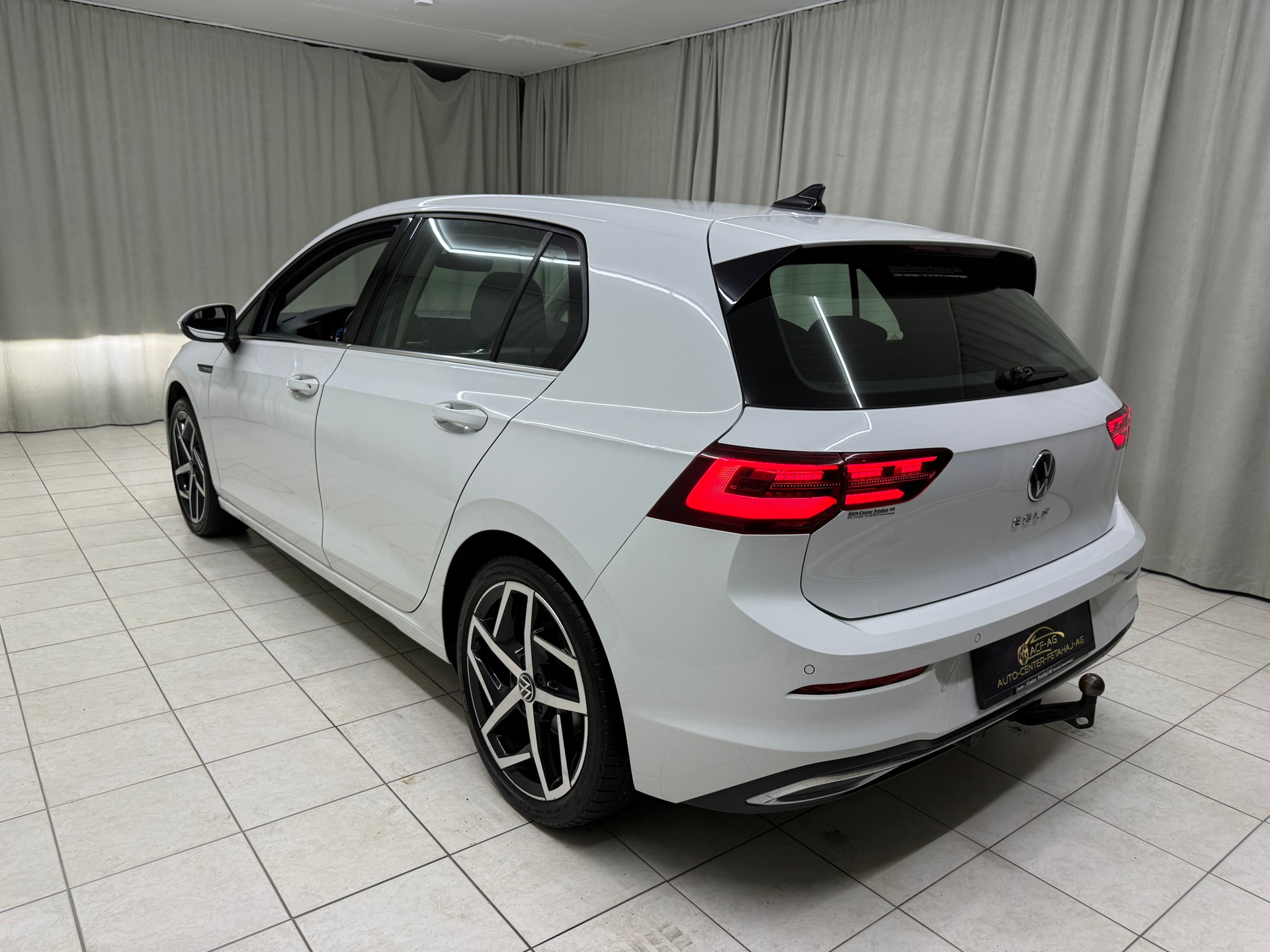 VW Golf 1.5 TSI ACT First Edition-image-5