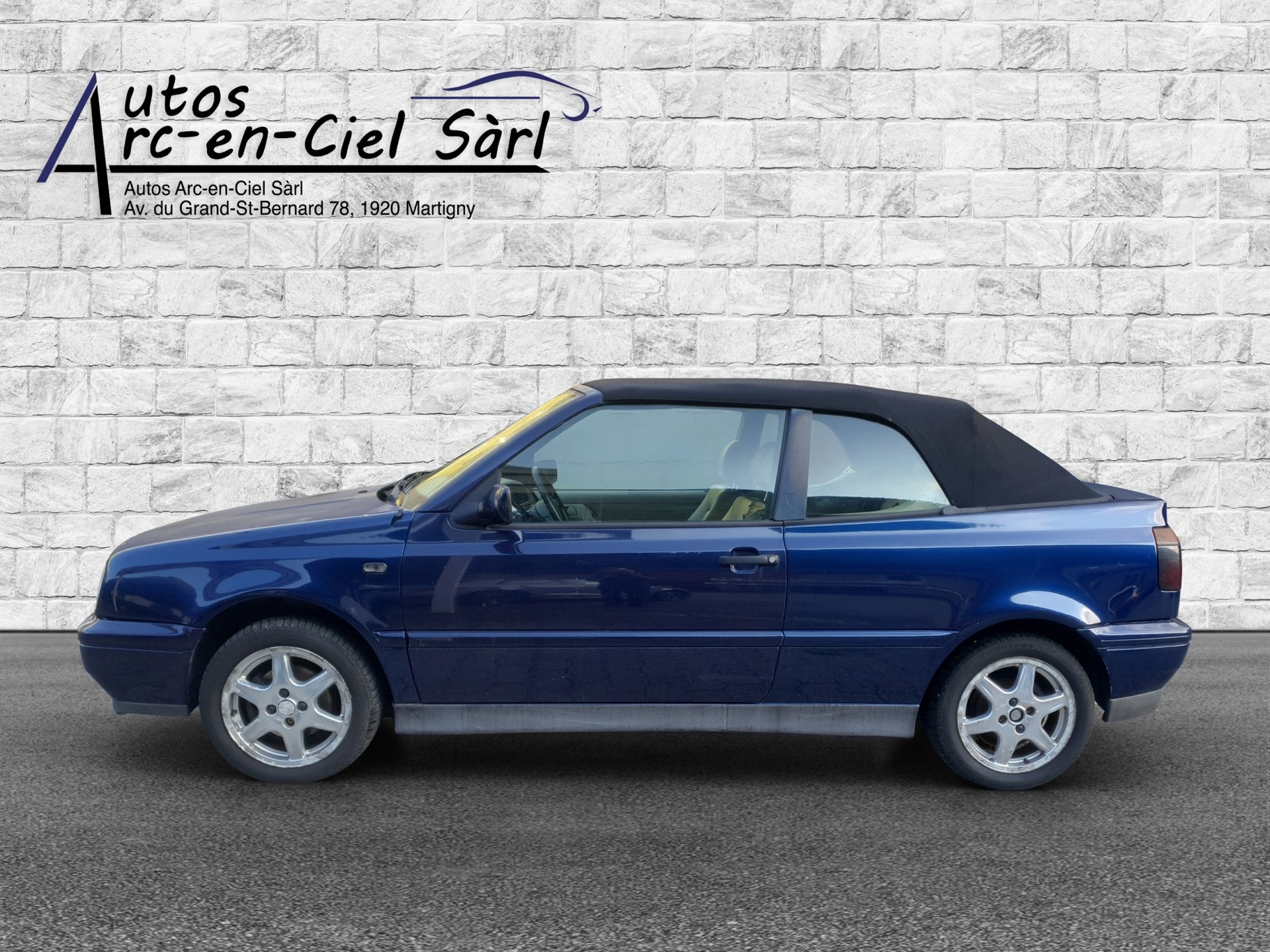 VW Golf Cabriolet 2000 Swiss Classic-showroom-element-2