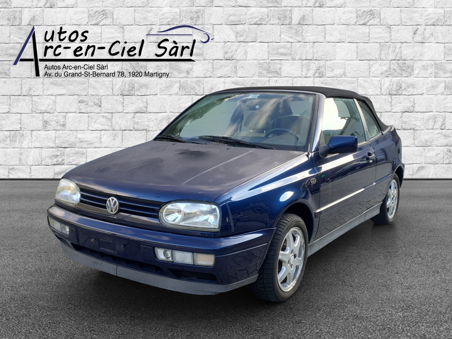 VW Golf Cabriolet 2000 Swiss Classic-showroom-element-1