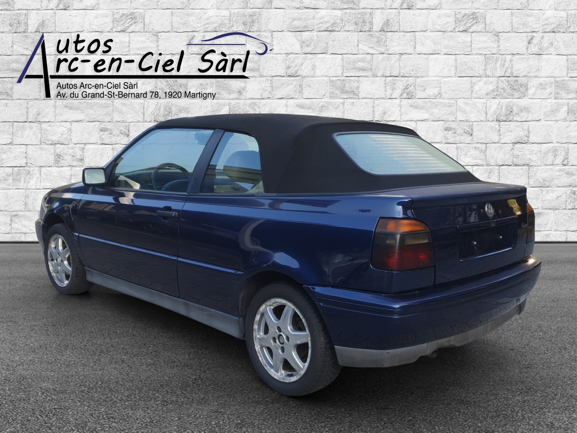 VW Golf Cabriolet 2000 Swiss Classic-showroom-element-3