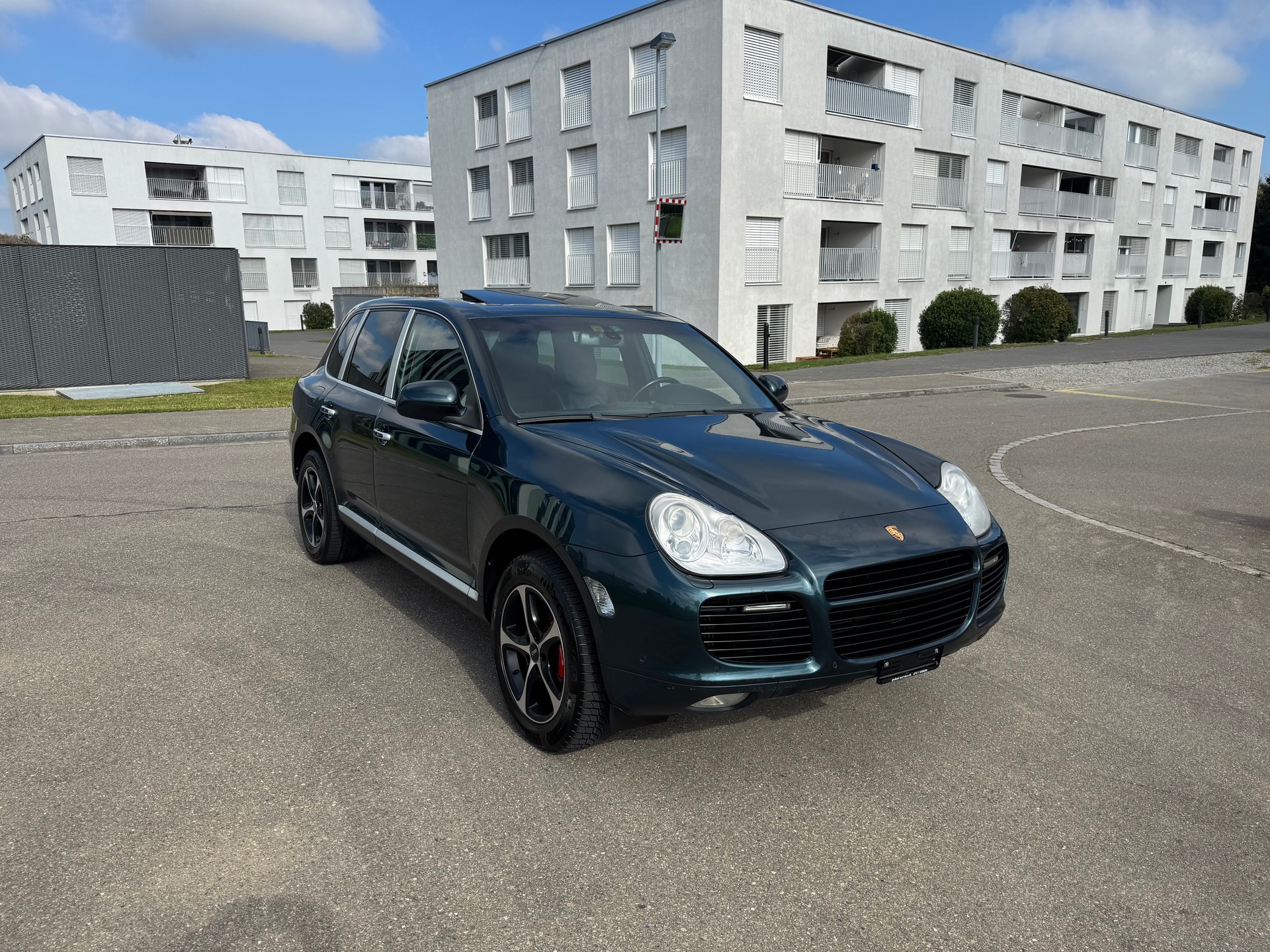 PORSCHE Cayenne Turbo-image-2