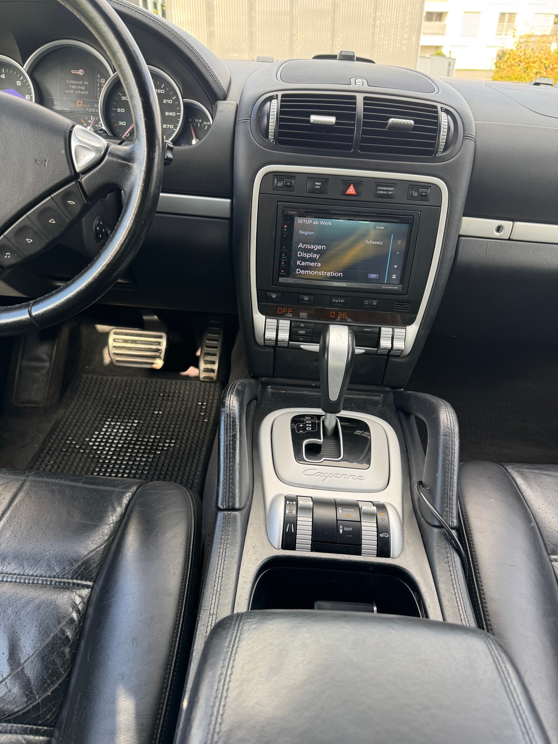 PORSCHE Cayenne Turbo-image-9