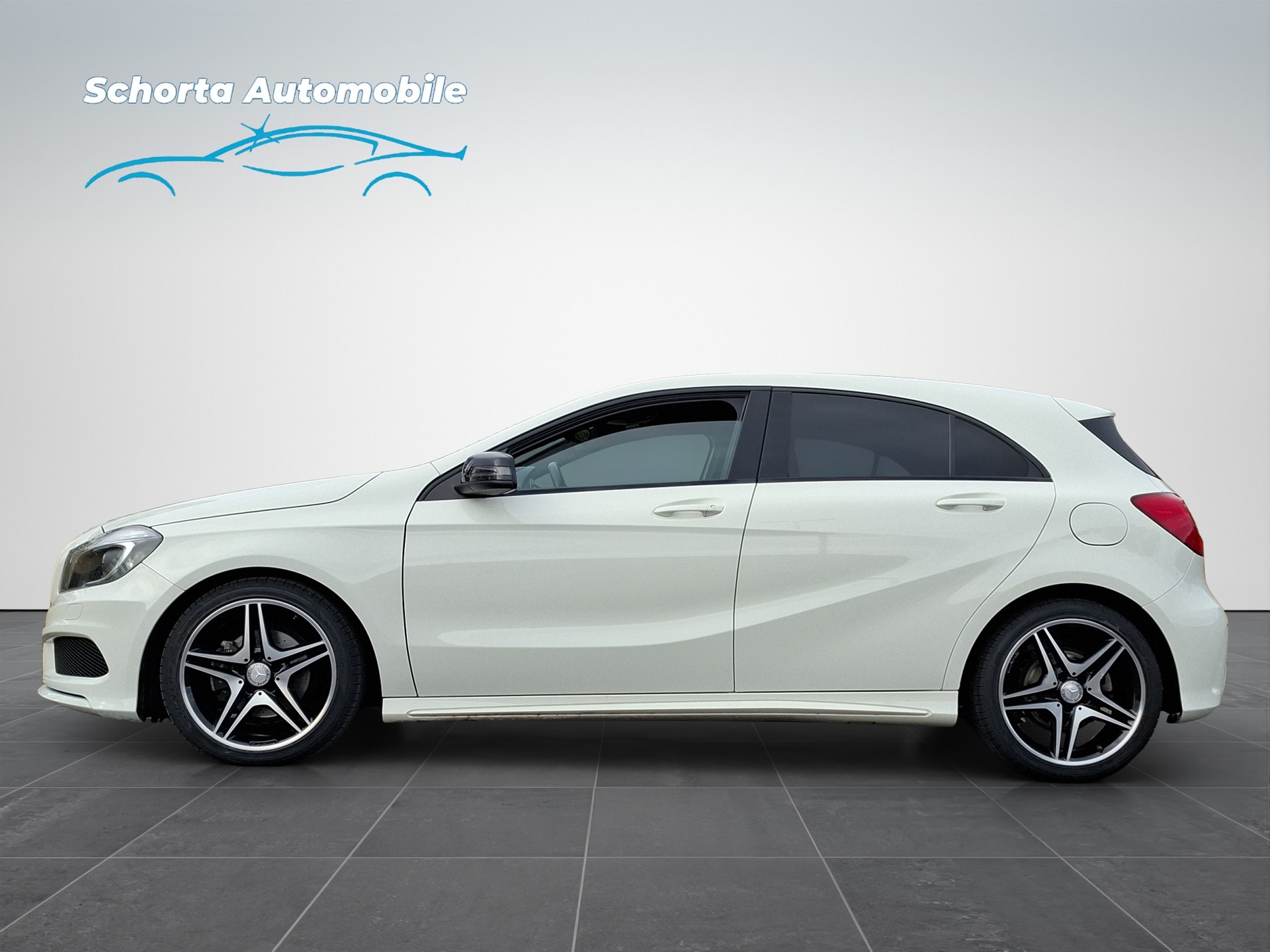 MERCEDES-BENZ A 180 AMG Line-image-1