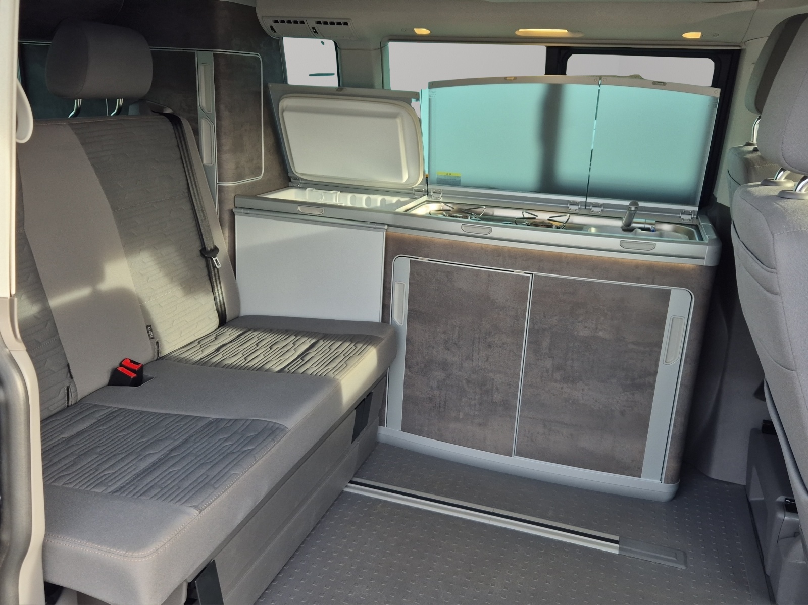 VW T6.1 California 2.0 TDI Ocean Liberty 4 Motion DSG-image-8