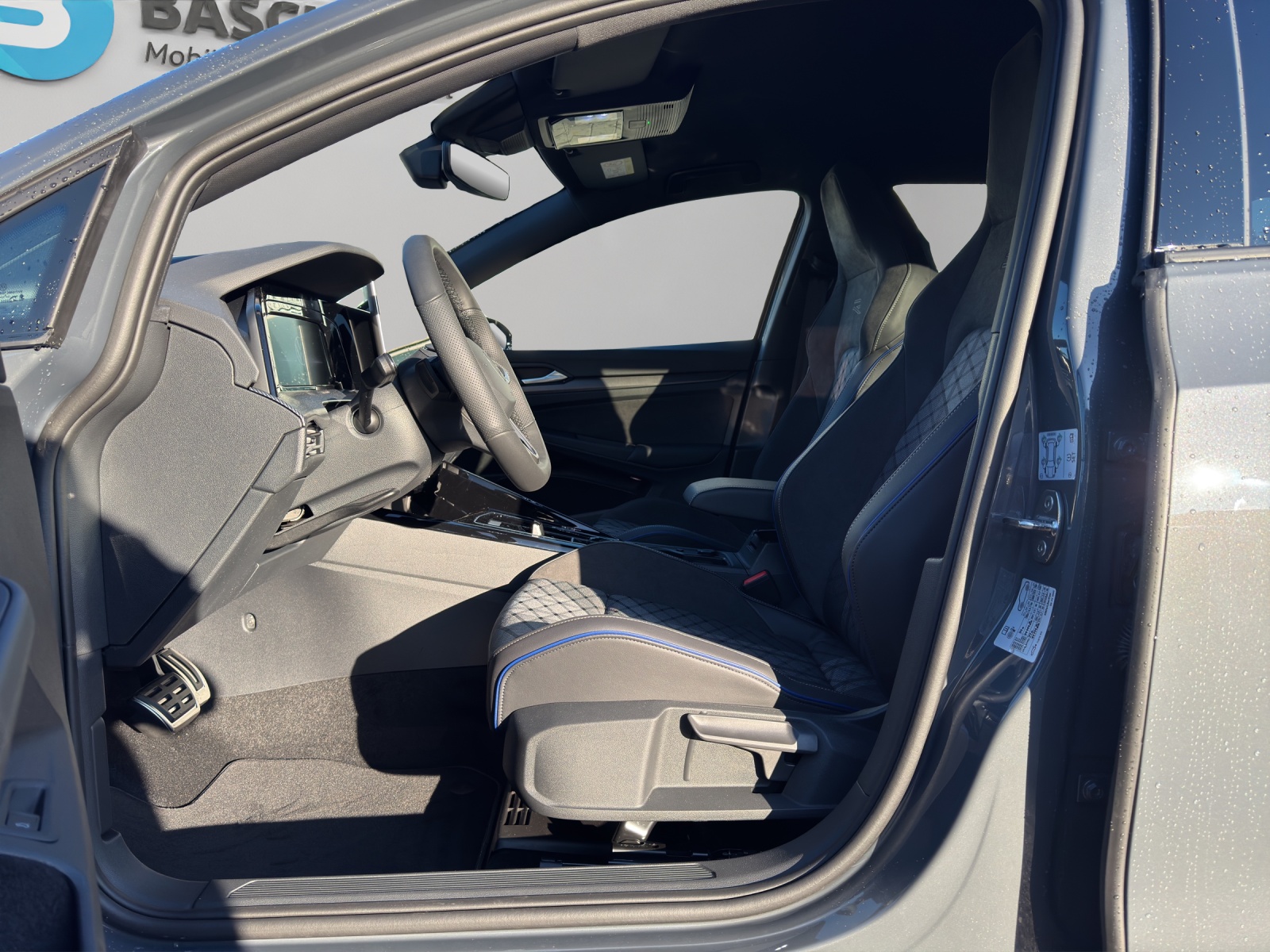 VW Golf Variant 1.5 eTSI mHEV R-Line DSG-image-3