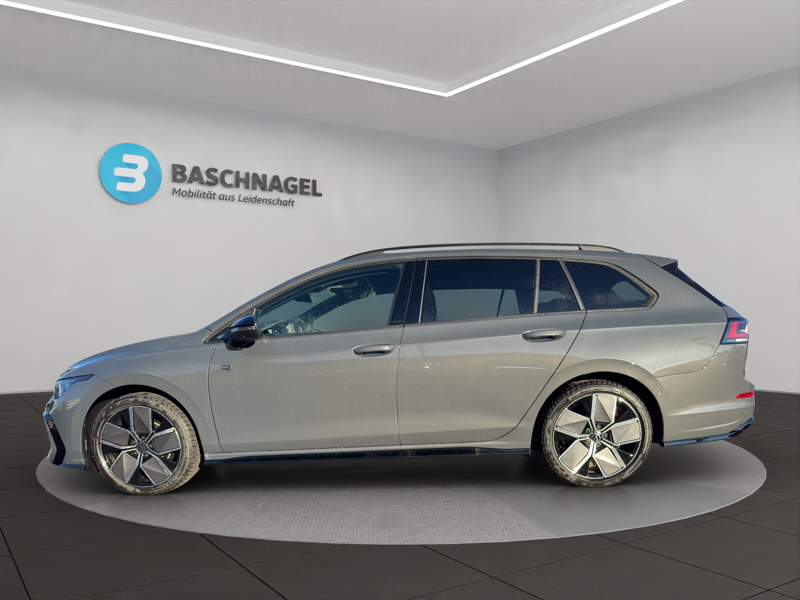 VW Golf Variant 1.5 eTSI mHEV R-Line DSG-image-1