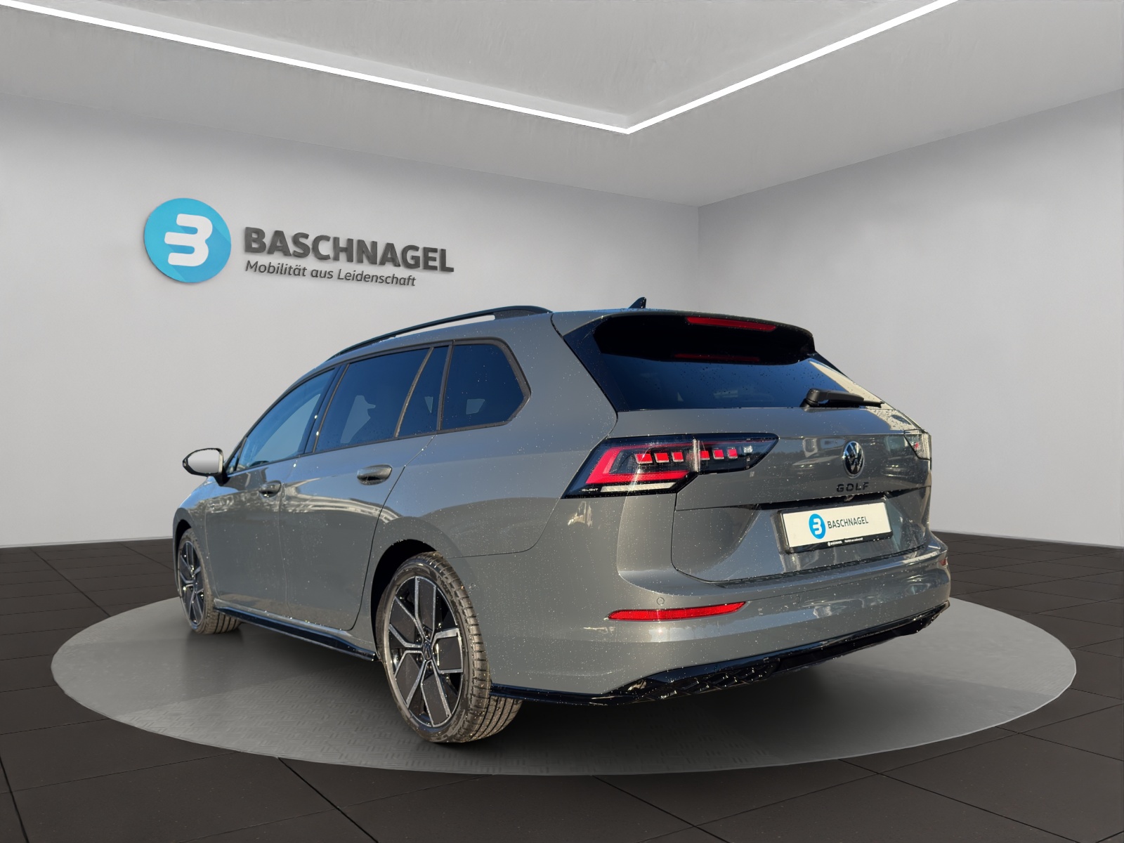 VW Golf Variant 1.5 eTSI mHEV R-Line DSG-showroom-element-2
