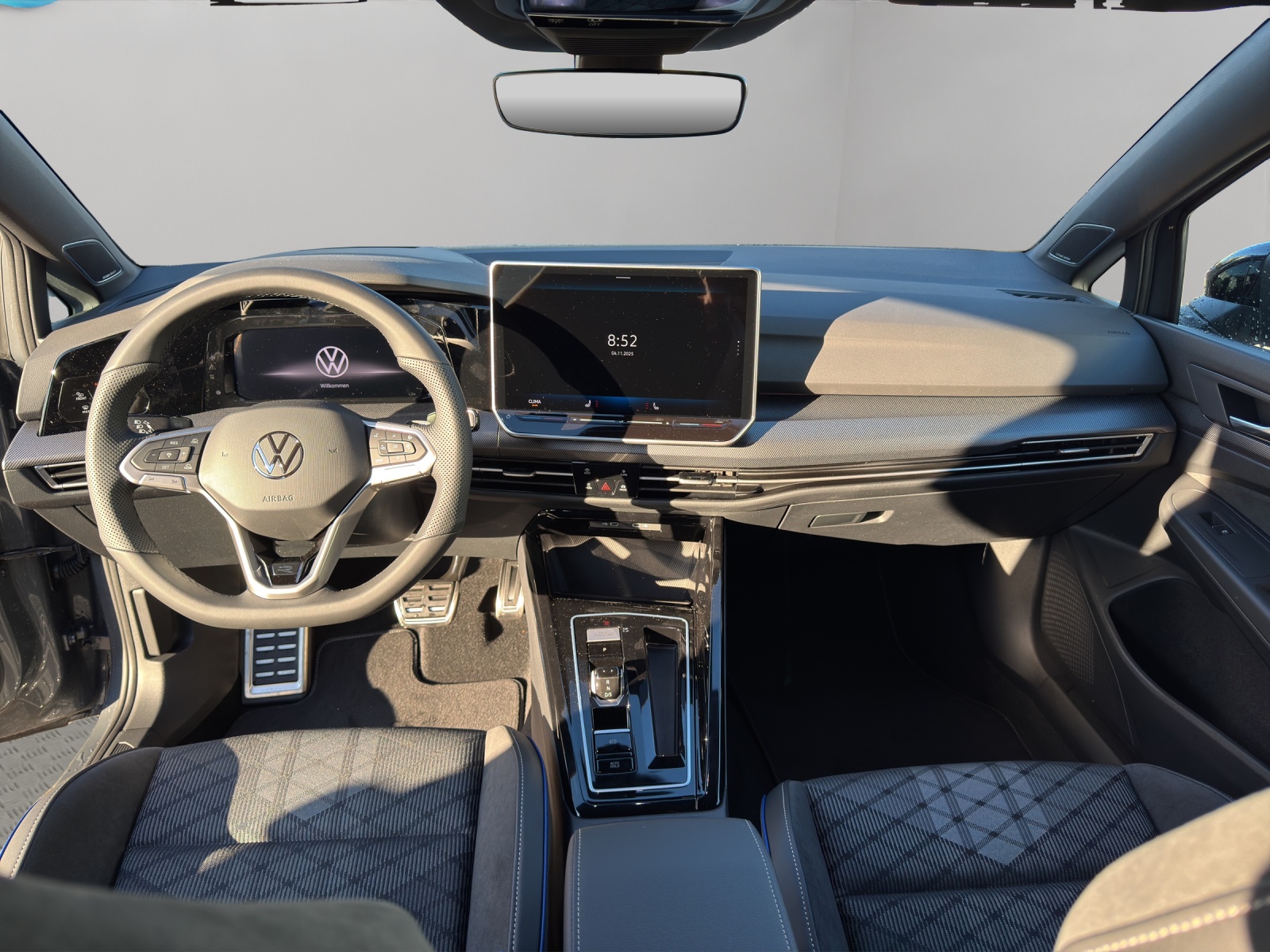 VW Golf Variant 1.5 eTSI mHEV R-Line DSG-image-4