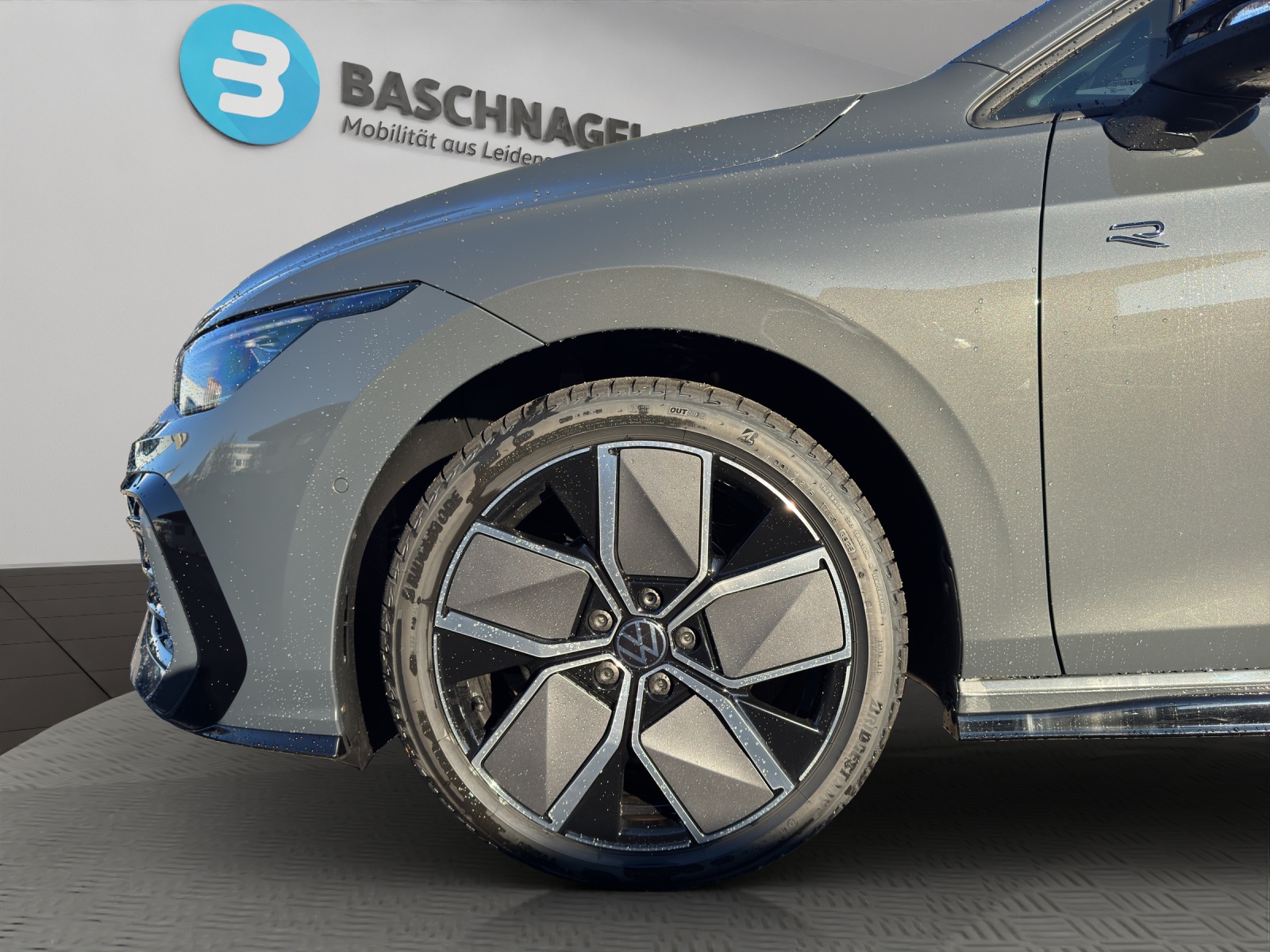VW Golf Variant 1.5 eTSI mHEV R-Line DSG-image-6