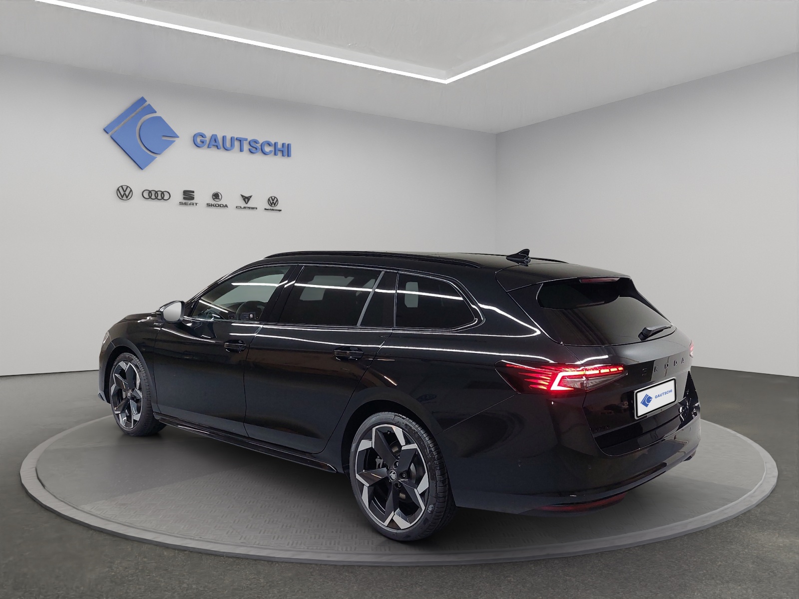 SKODA Superb Combi 2.0 TSI Sportline 4x4 DSG-image-2