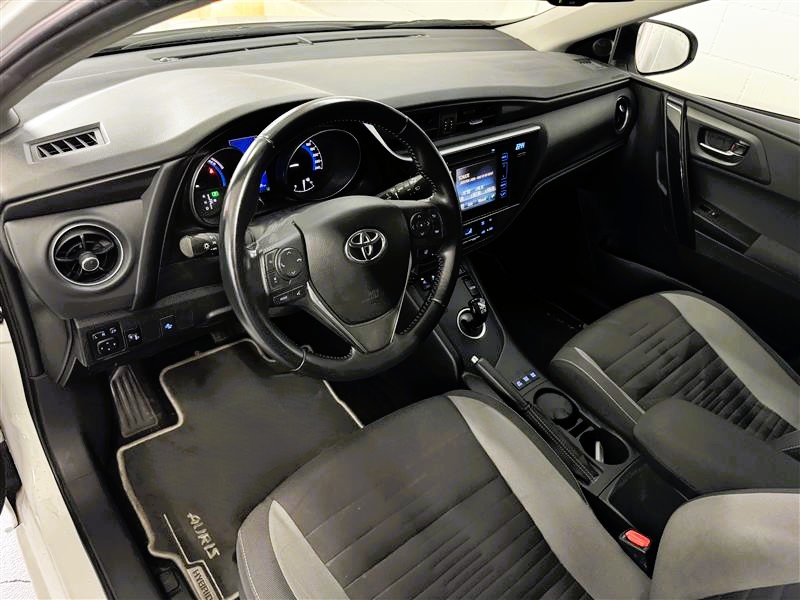 TOYOTA Auris 1.8 HSD Comfort e-CVT-image-5