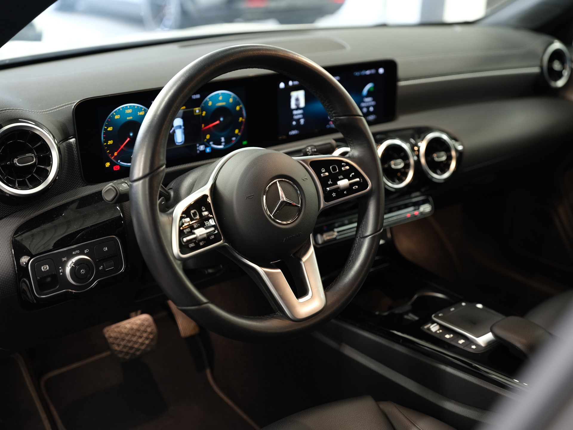 MERCEDES-BENZ CLA Shooting Brake 180 7G-DCT Progressive *Advantage Paket* *Park Paket*-image-16