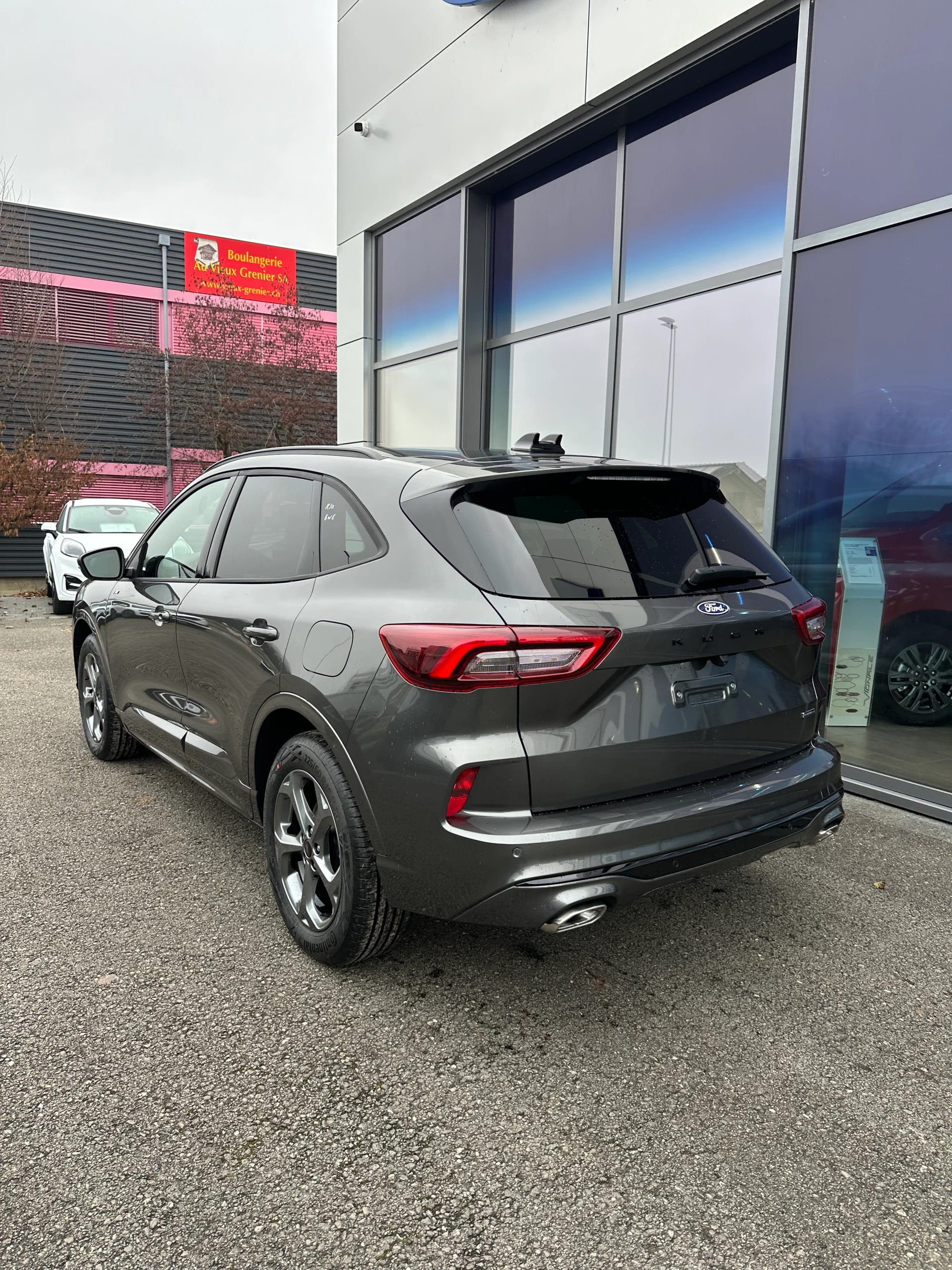 FORD Kuga 2.5 Hybrid ST-Line X 4x4 FHEV-image-3
