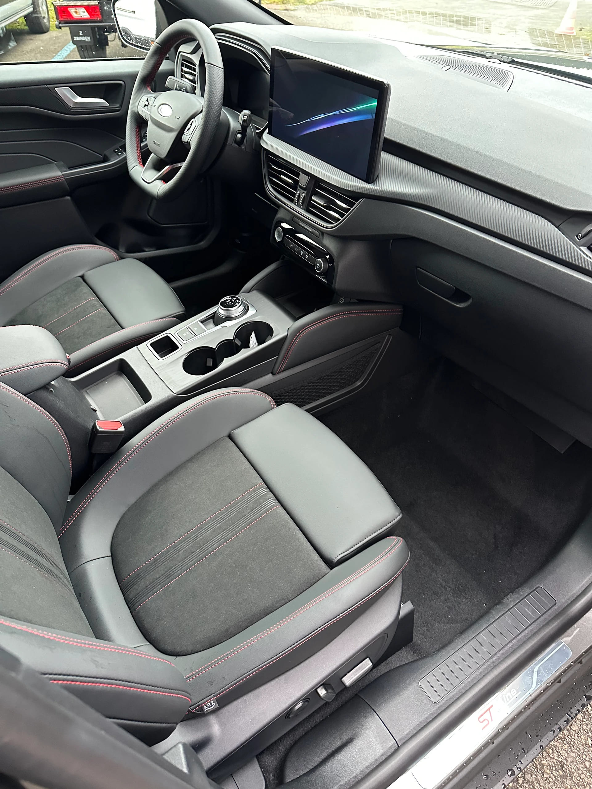 FORD Kuga 2.5 Hybrid ST-Line X 4x4 FHEV-image-12