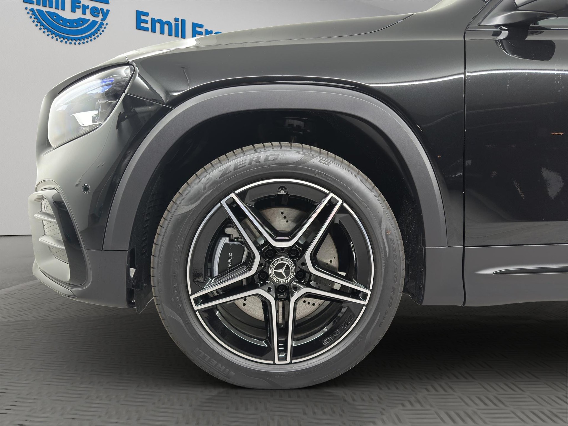 MERCEDES-BENZ GLB 250 AMG Line 4matic-showroom-element-3