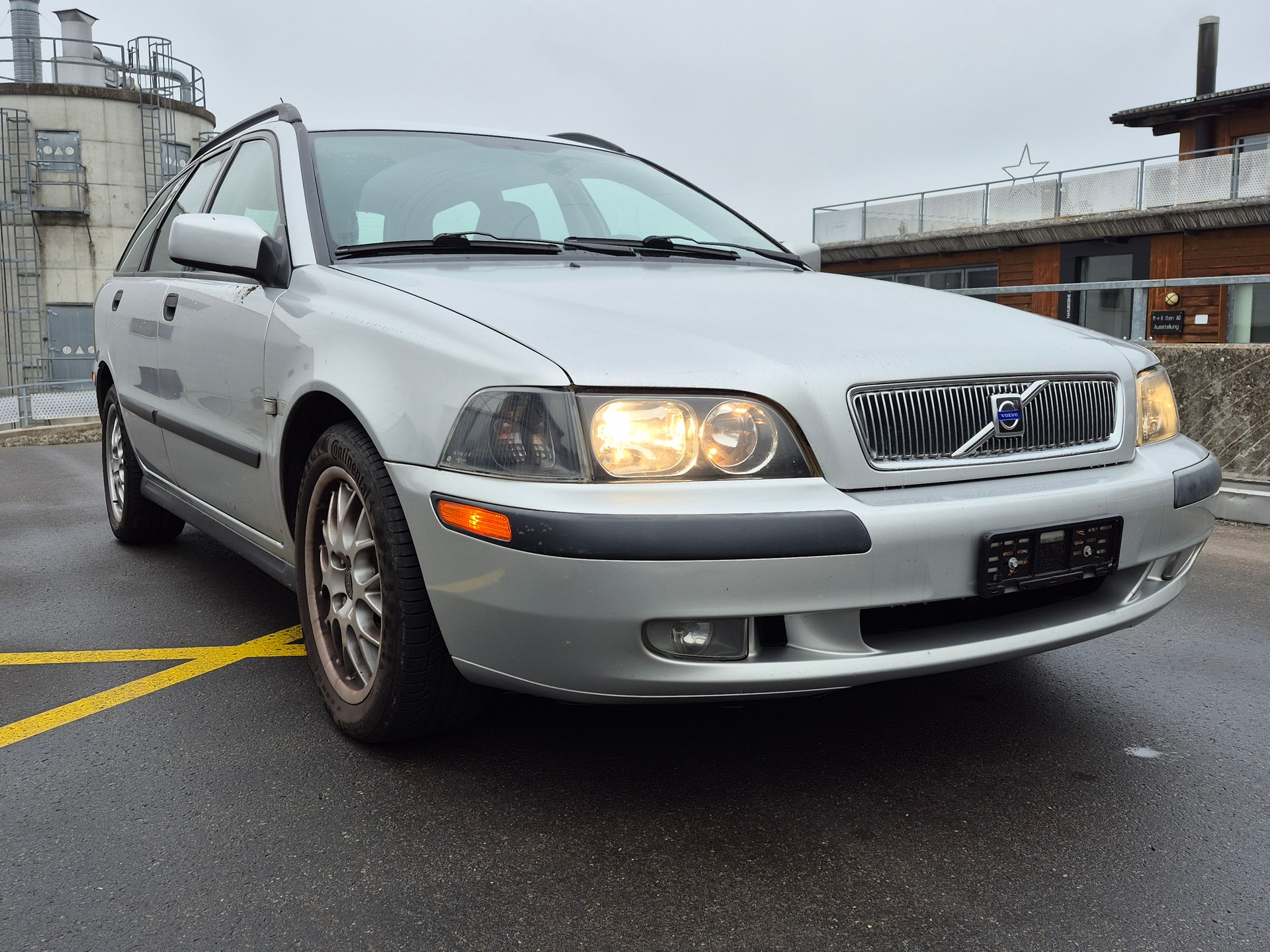 VOLVO V40 2.0