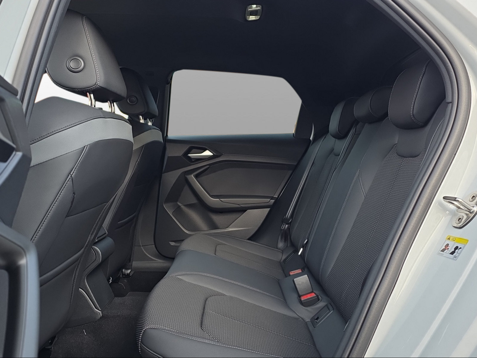 AUDI A1 Sportback 40 TFSI S Line S-tronic-image-11