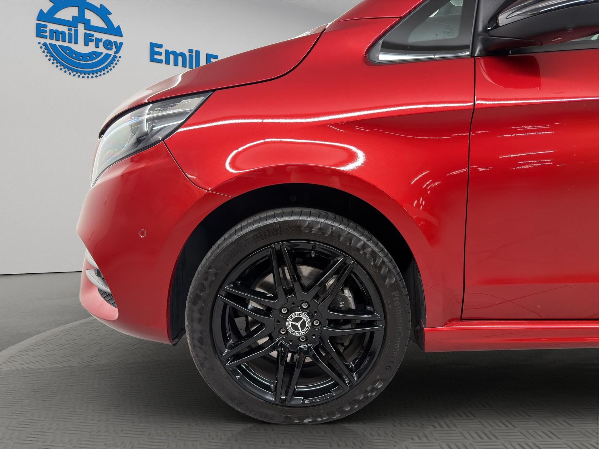 MERCEDES-BENZ V 300 d Swiss Ed. lang Van-image-3