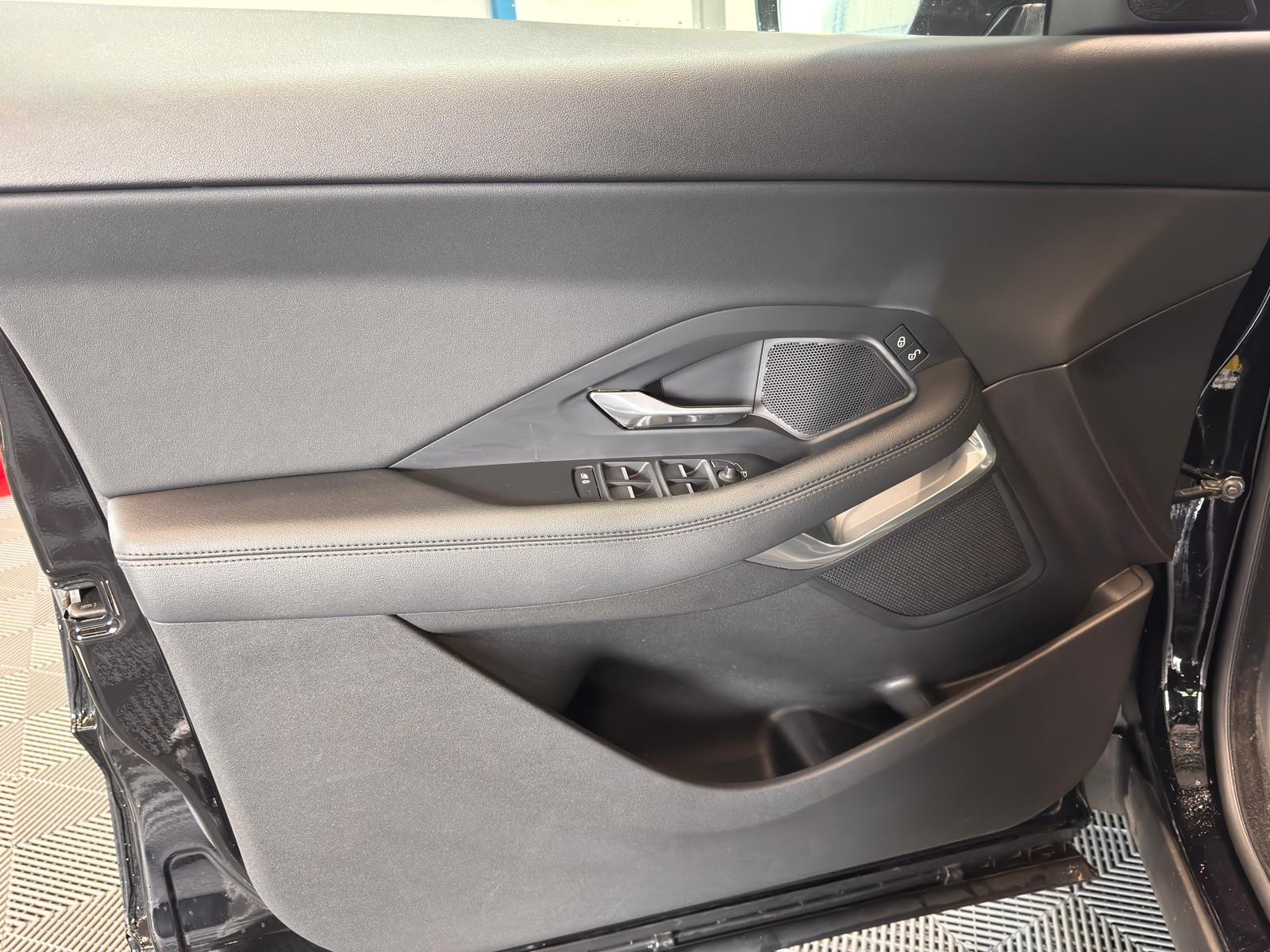 JAGUAR E-Pace 2.0 T 300 S AWD-image-15