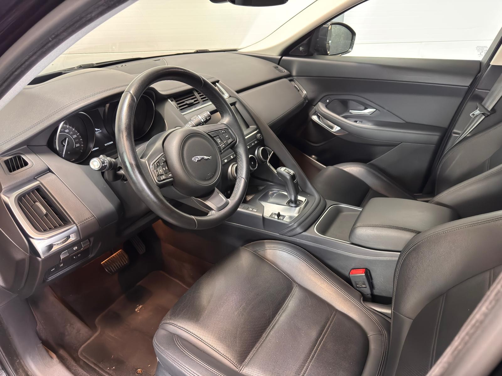 JAGUAR E-Pace 2.0 T 300 S AWD-image-11