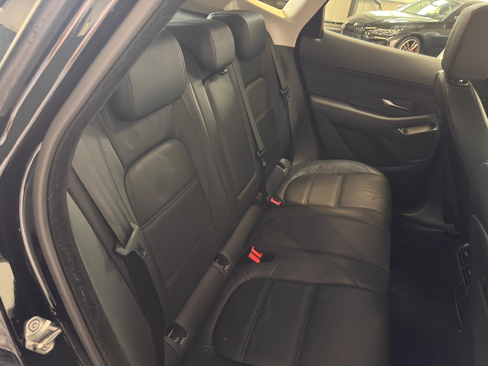 JAGUAR E-Pace 2.0 T 300 S AWD-image-13