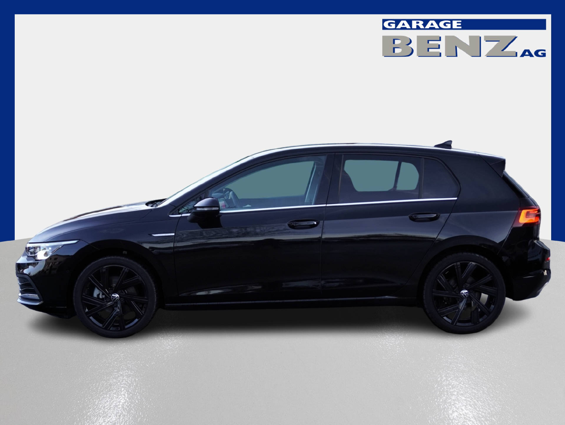 VW Golf VIII 2.0 TSI Style DSG 4Motion-image-3