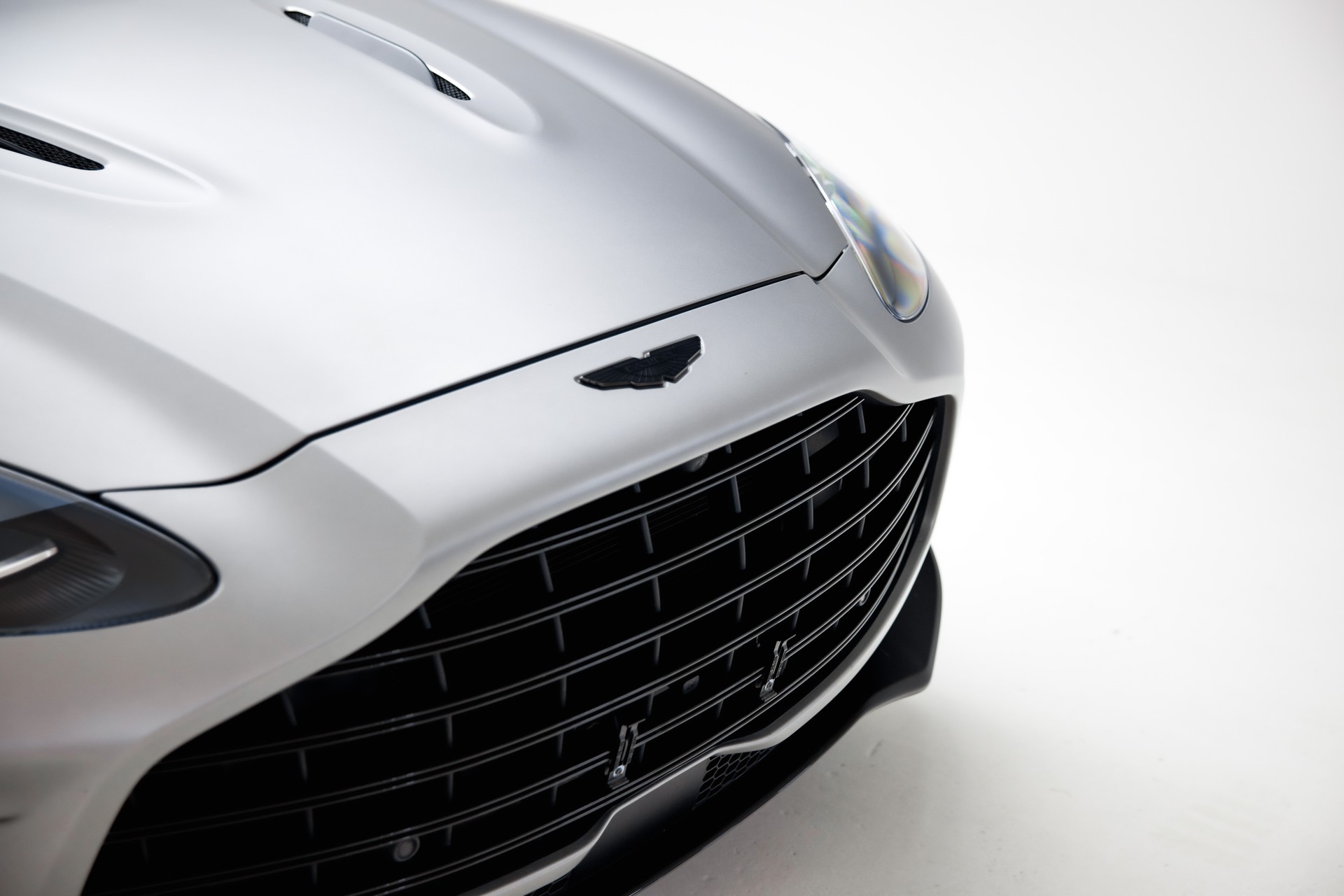 ASTON MARTIN DBX 707 4.0 V8-image-11