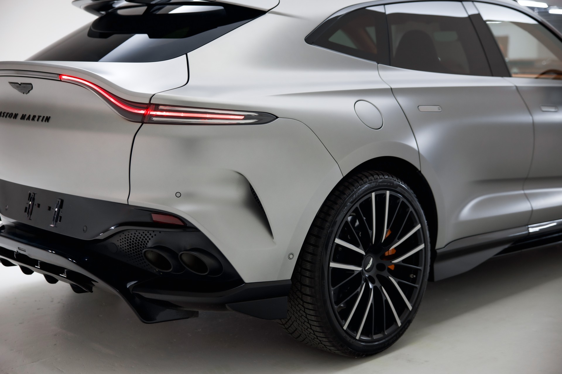 ASTON MARTIN DBX 707 4.0 V8-image-15