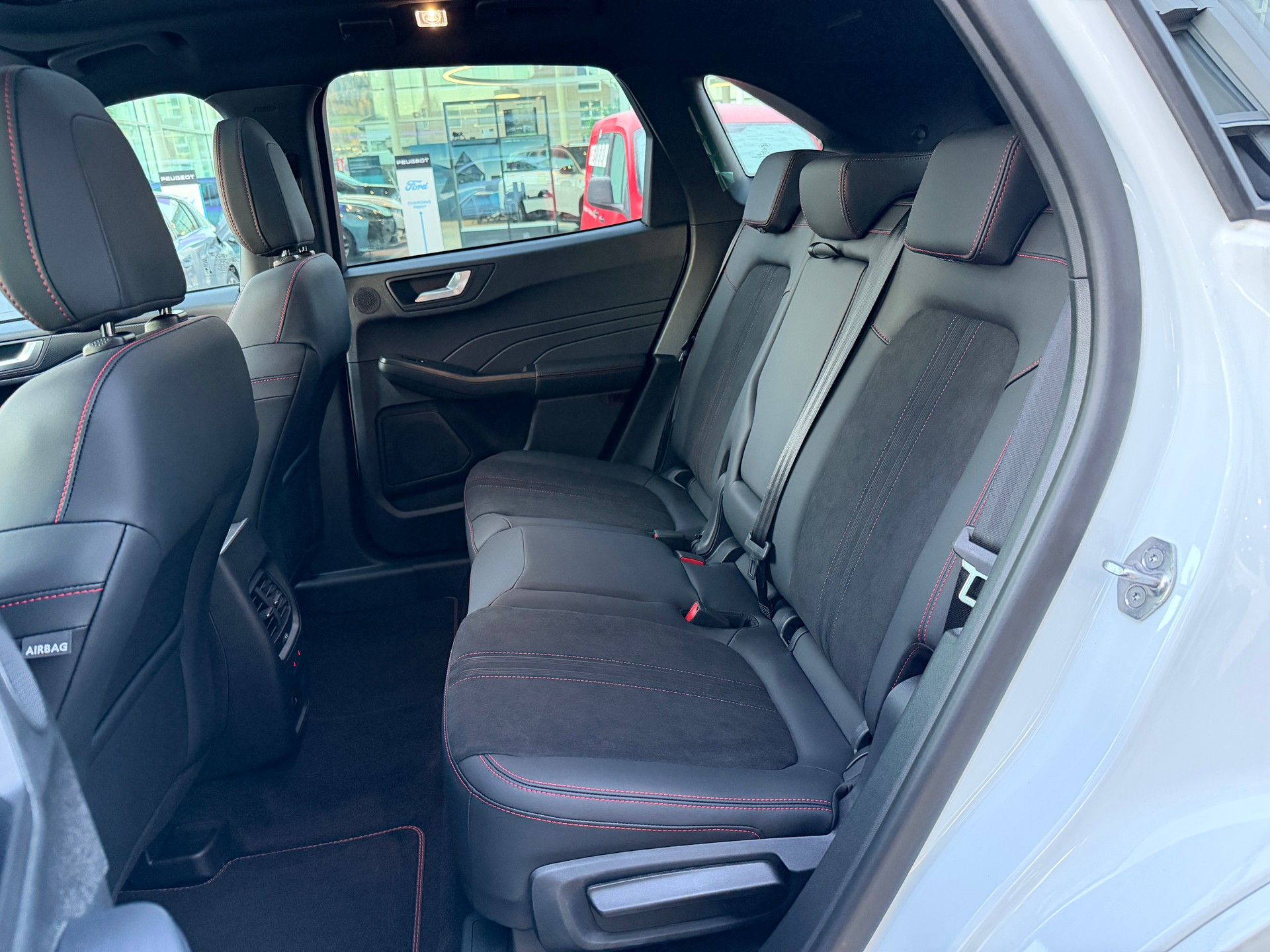 FORD Kuga 2.5 FHEV ST-Line X 4WD-image-11