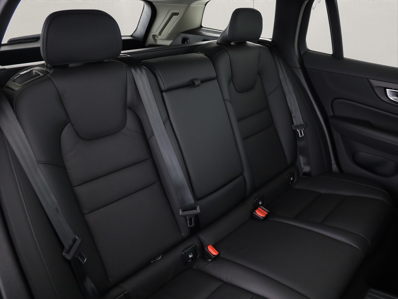 VOLVO V60 2.0 T6 TE Ultra Bright eAWD-image-4