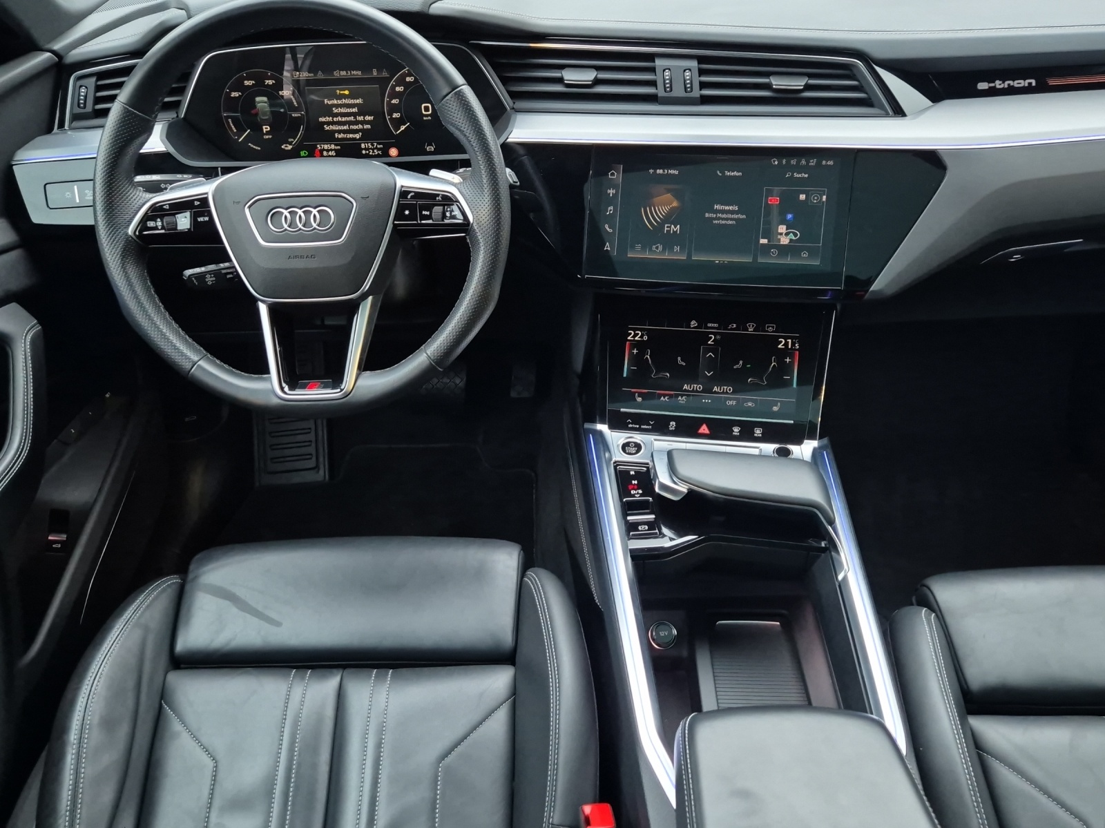 AUDI e-tron 55 S Line Black Edition quattro-image-9