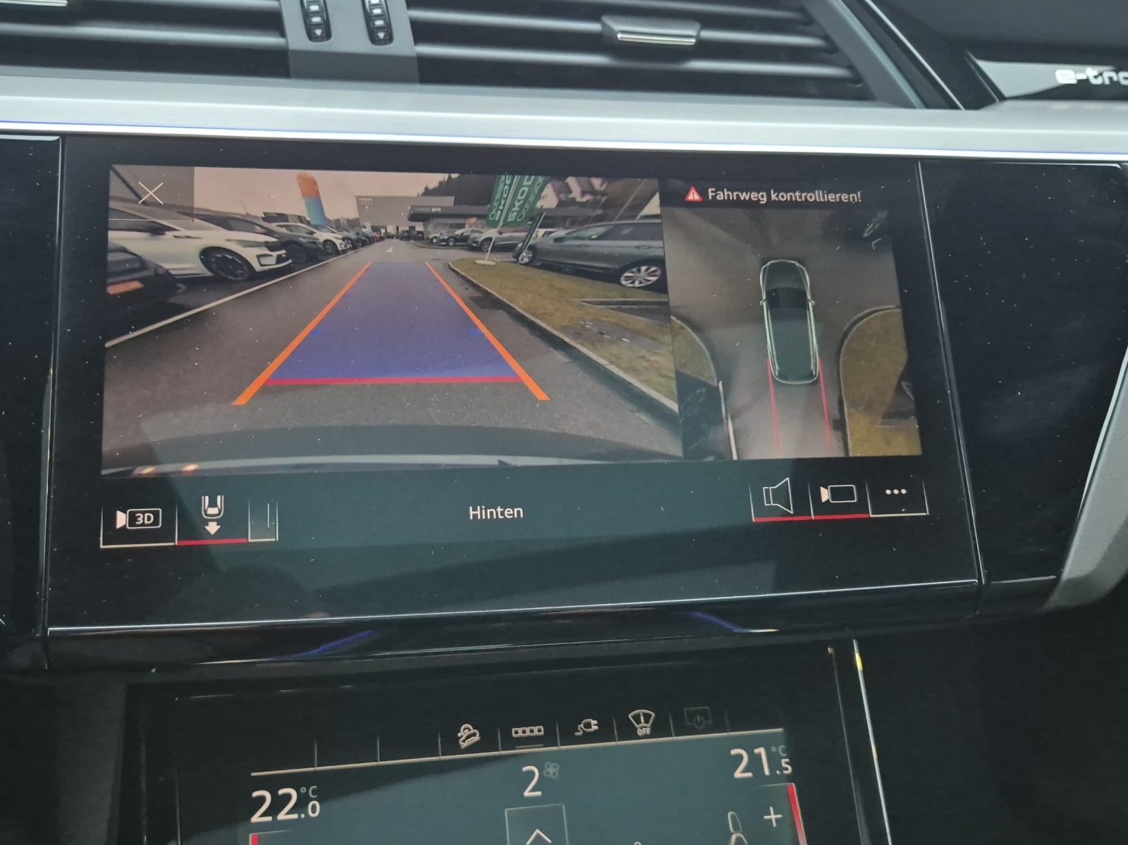 AUDI e-tron 55 S Line Black Edition quattro-image-16